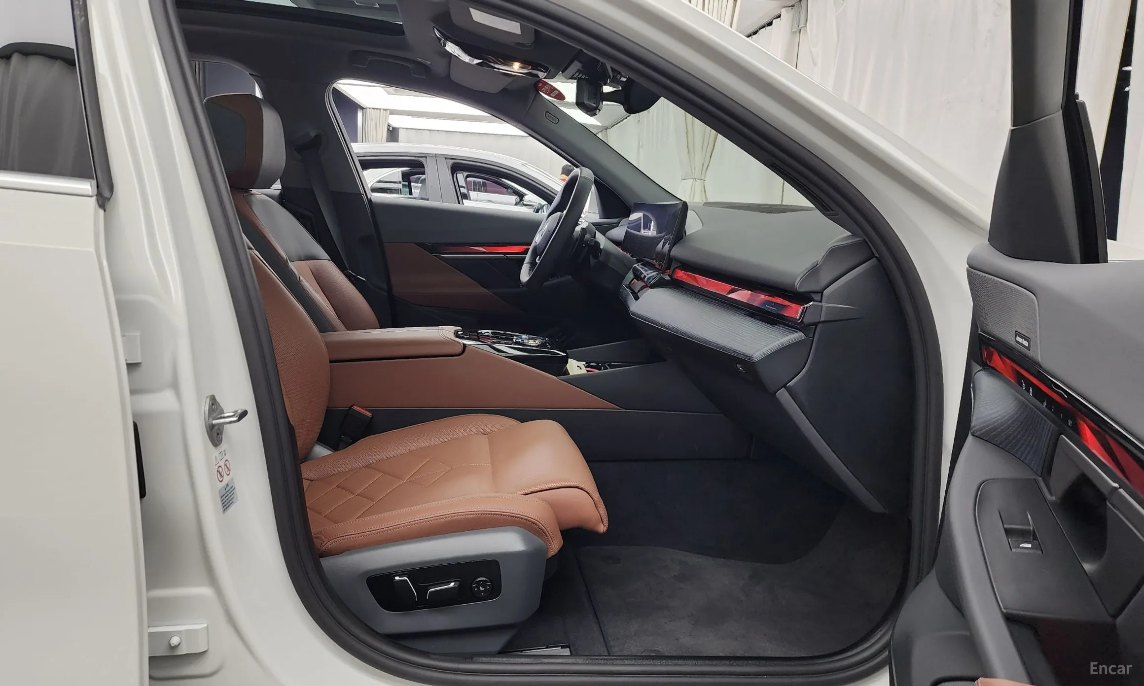 BMW 5 Series (G60) превью 11