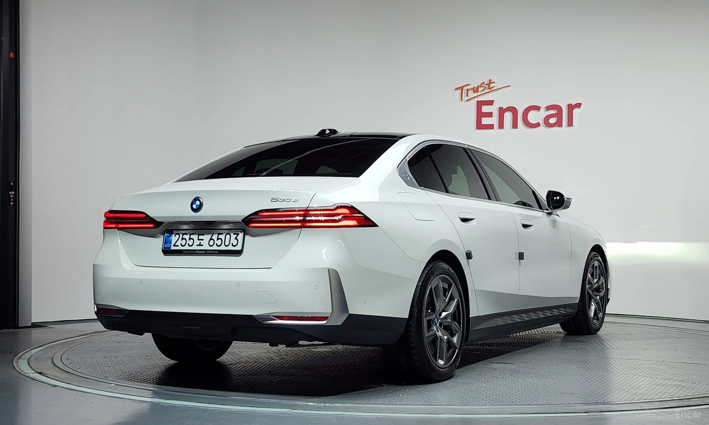 BMW 5 Series (G60)