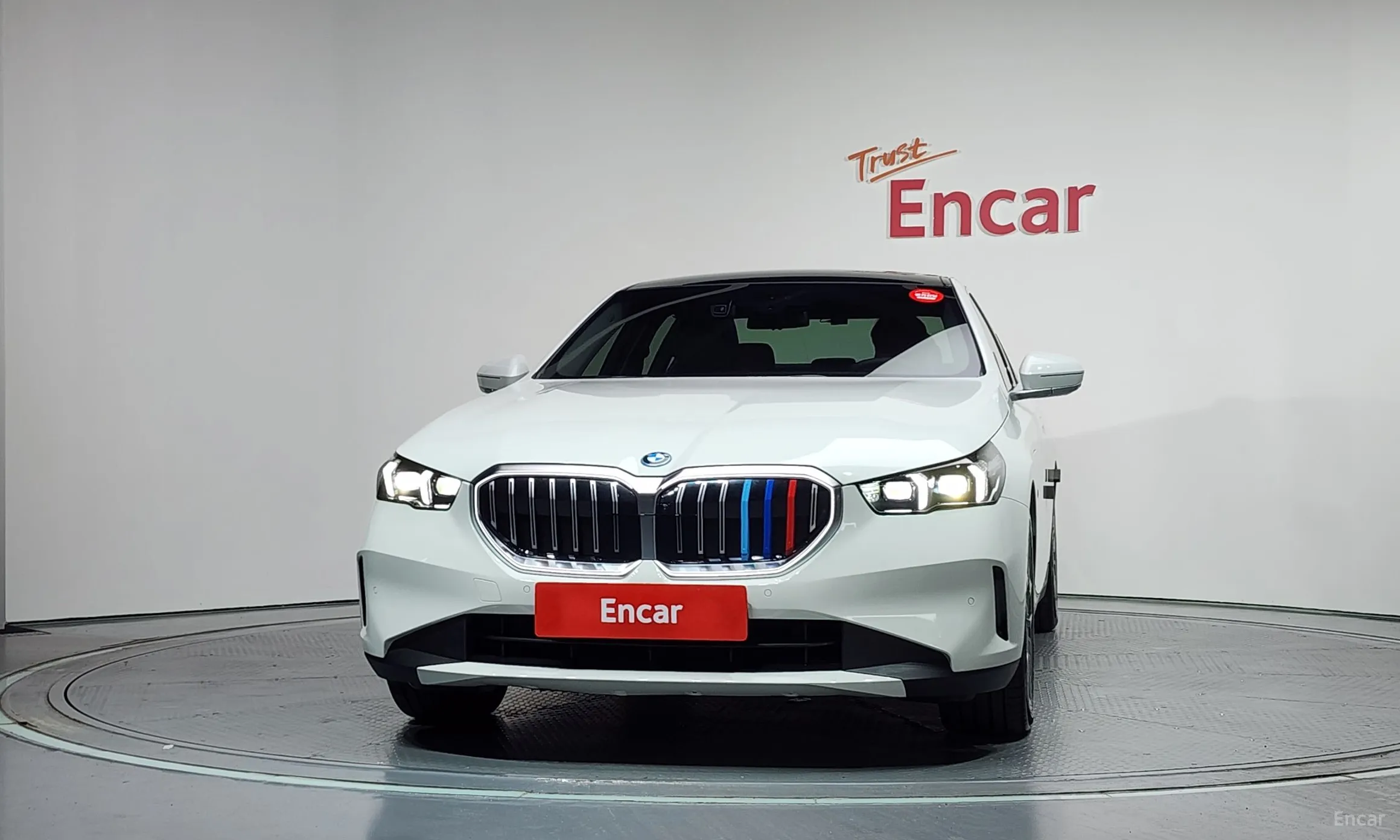 BMW 5 Series (G60) превью 3