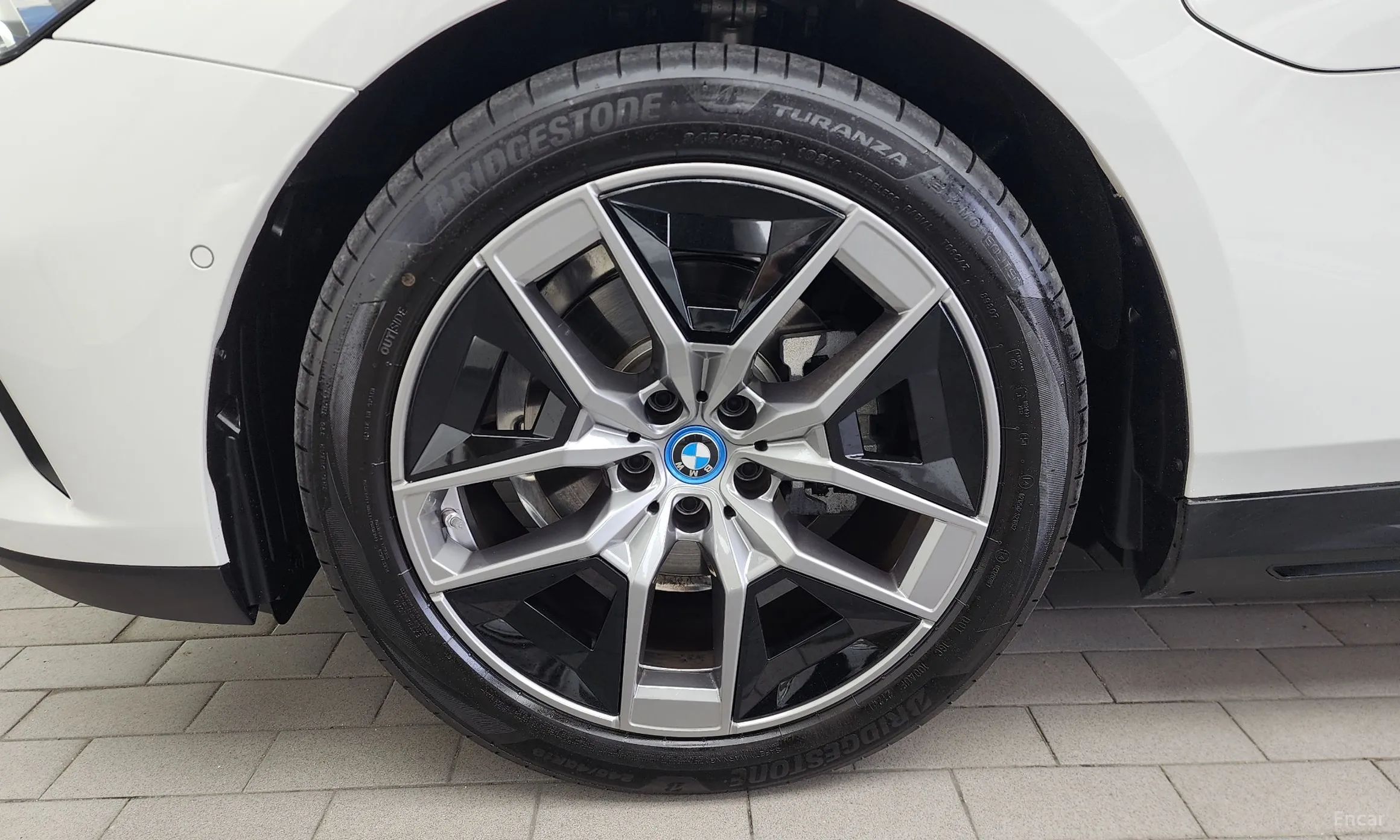 BMW 5 Series (G60) превью 5