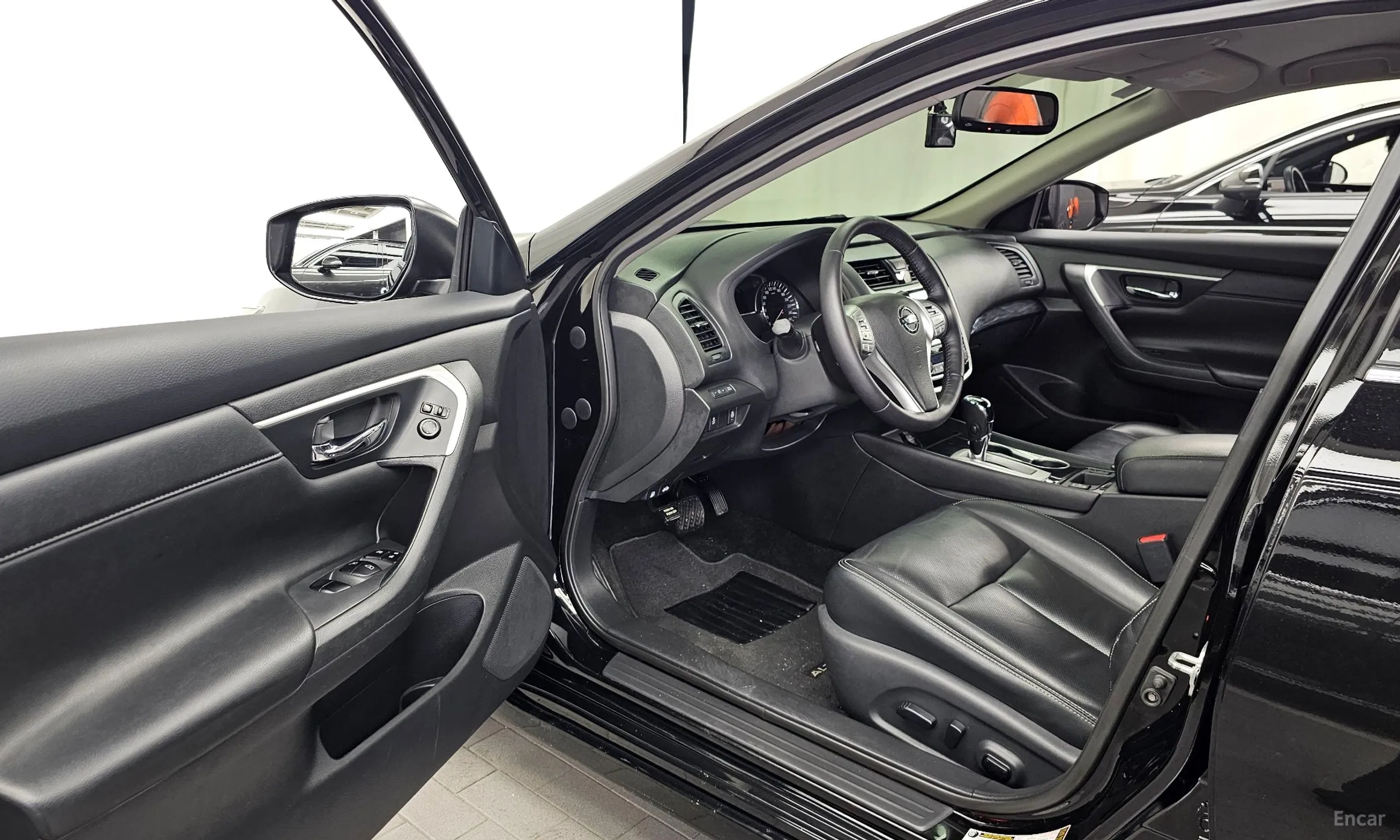 Nissan Altima превью 10