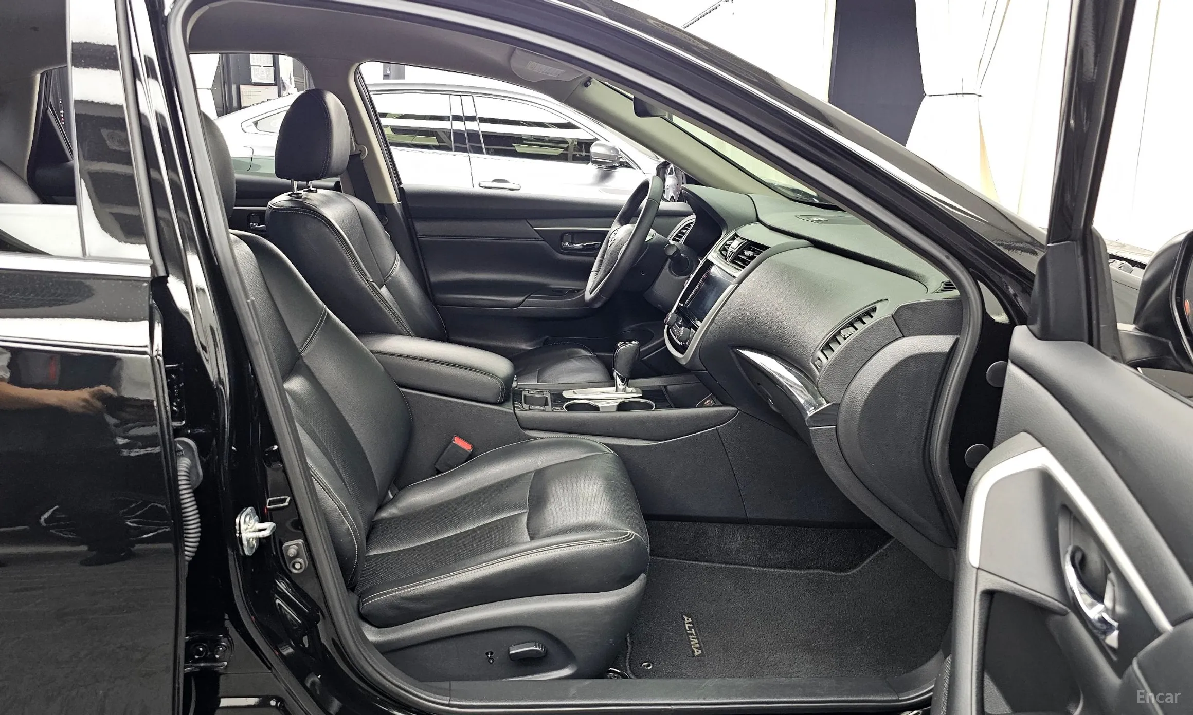 Nissan Altima превью 11