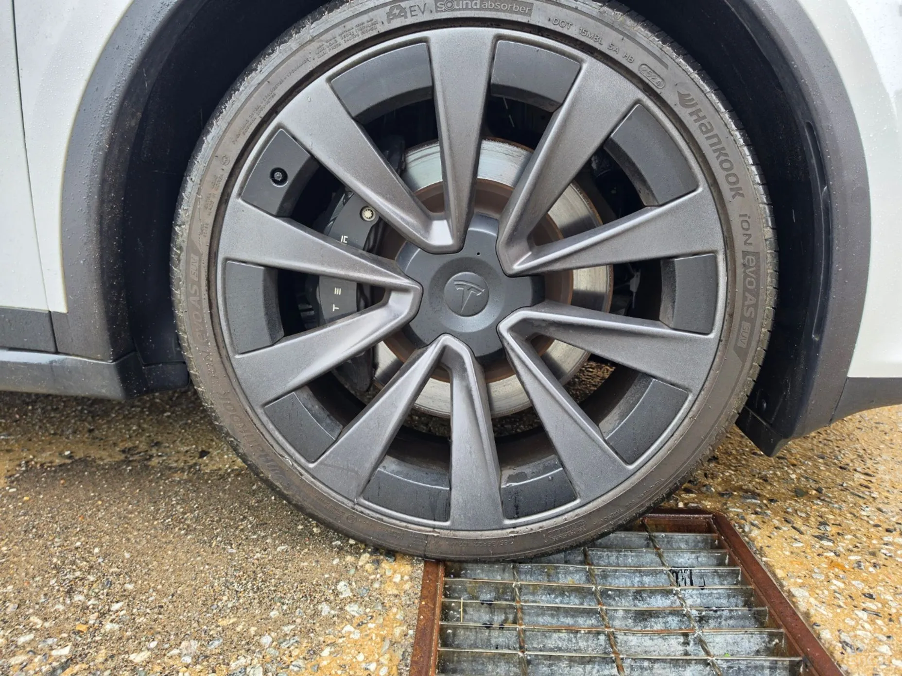 Tesla Model X превью 13