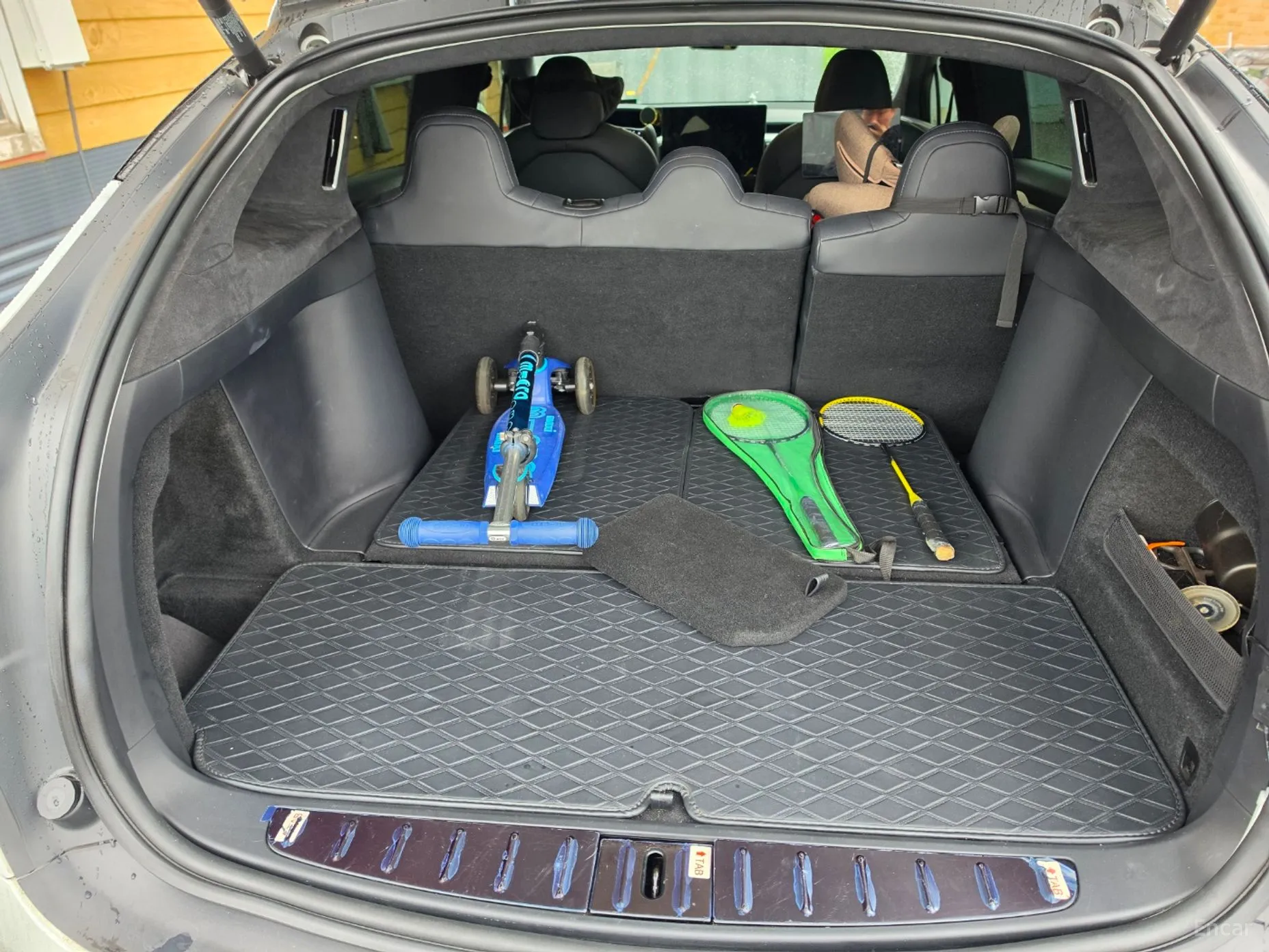 Tesla Model X превью 14