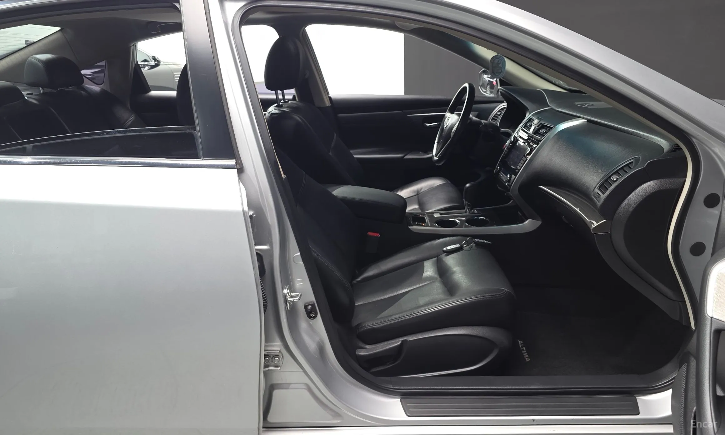 Nissan Altima превью 10