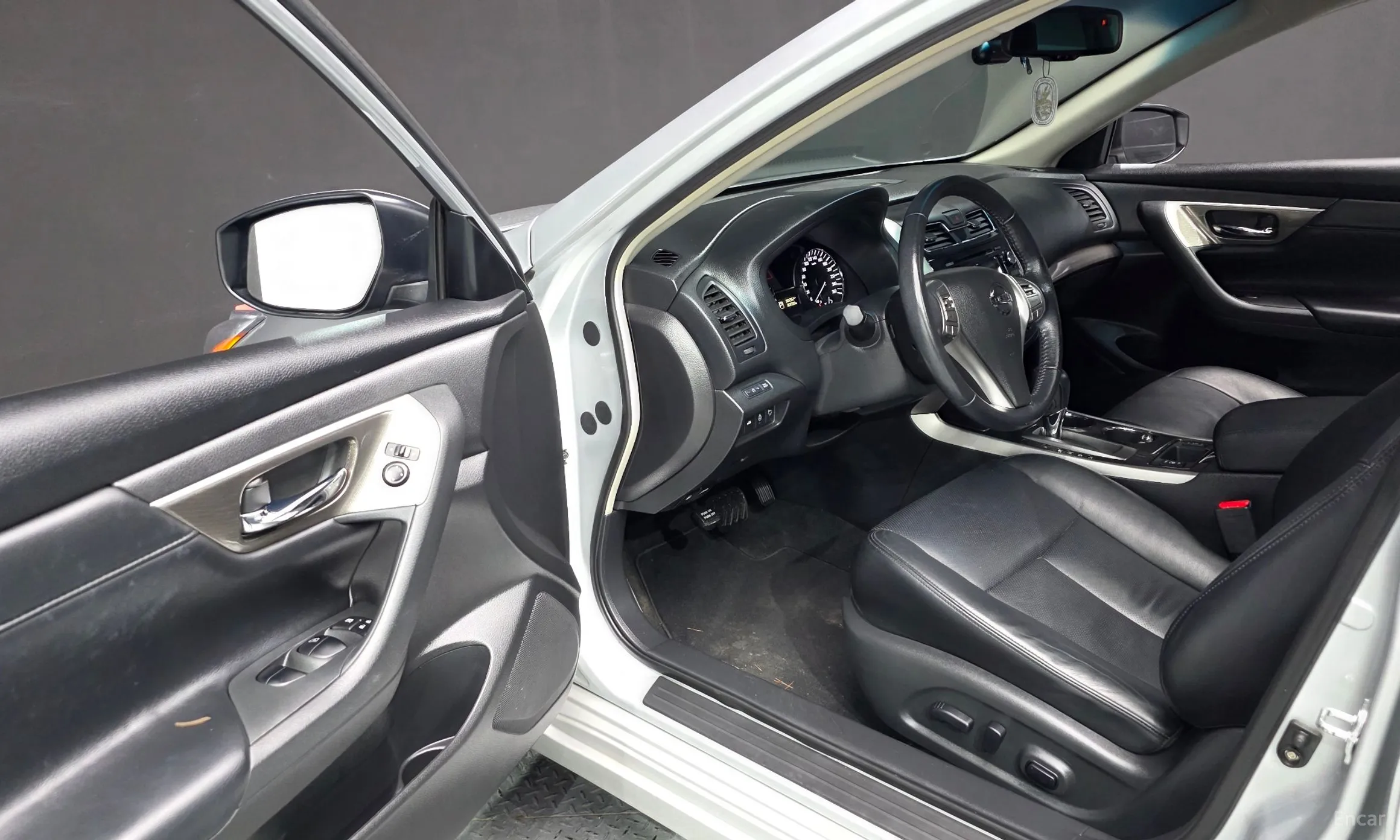 Nissan Altima превью 11