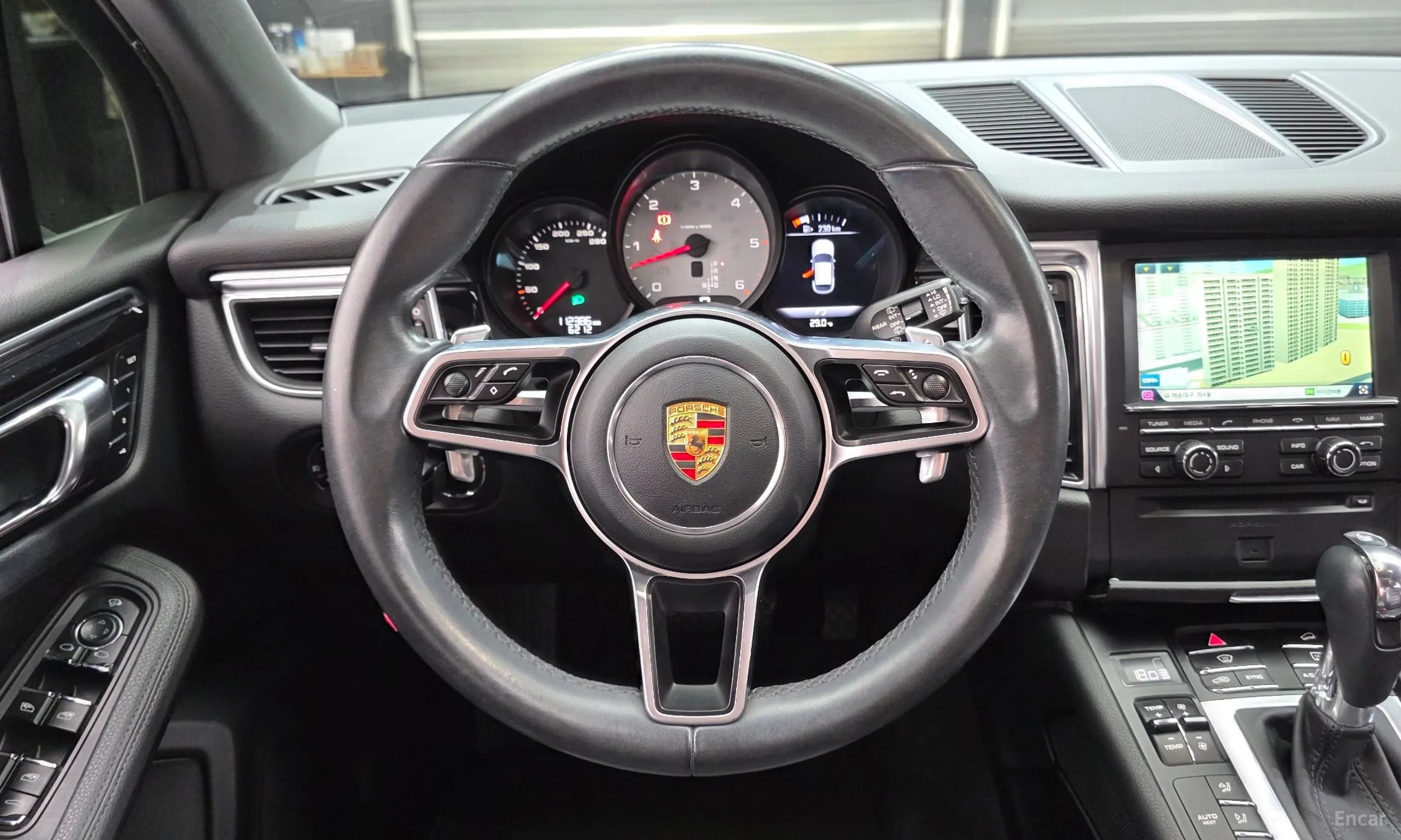 Porsche Macan превью 13