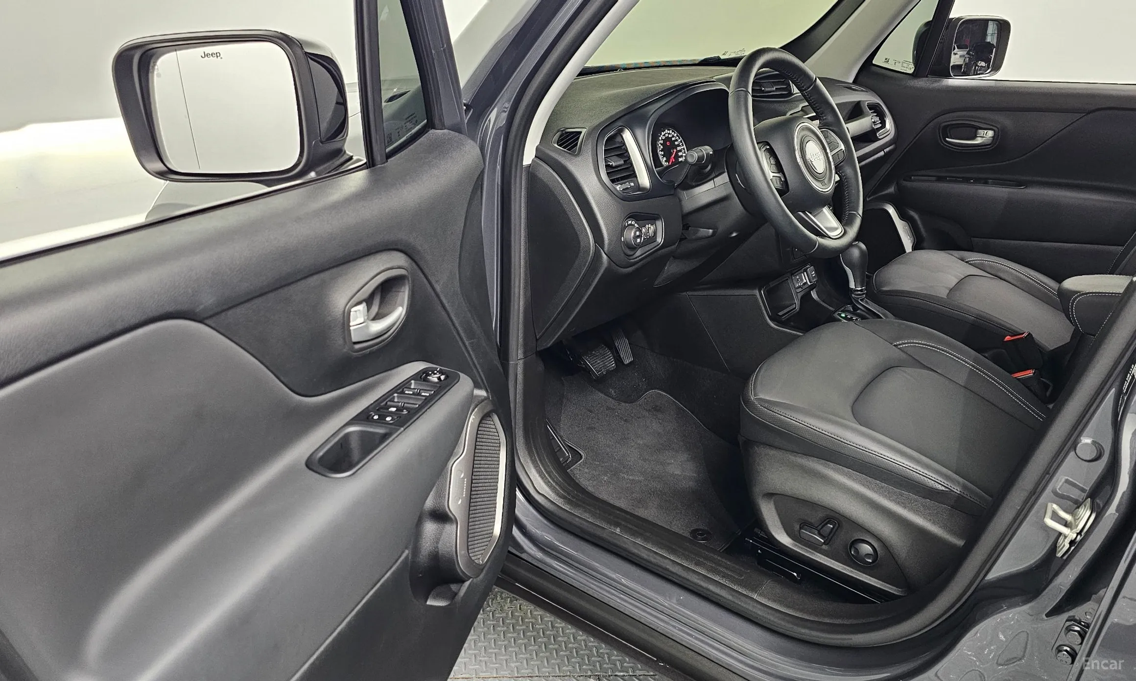 Jeep Renegade превью 10