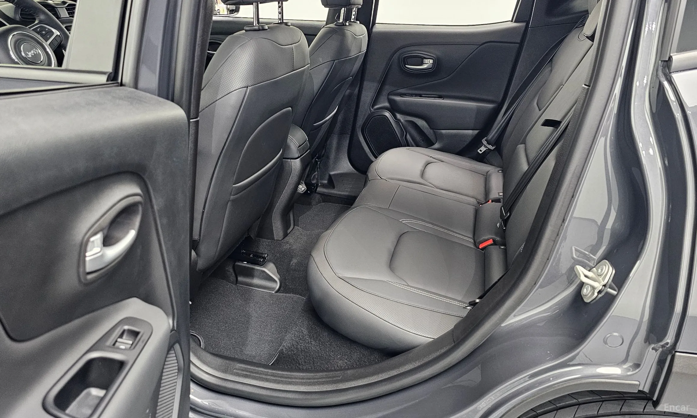 Jeep Renegade превью 12