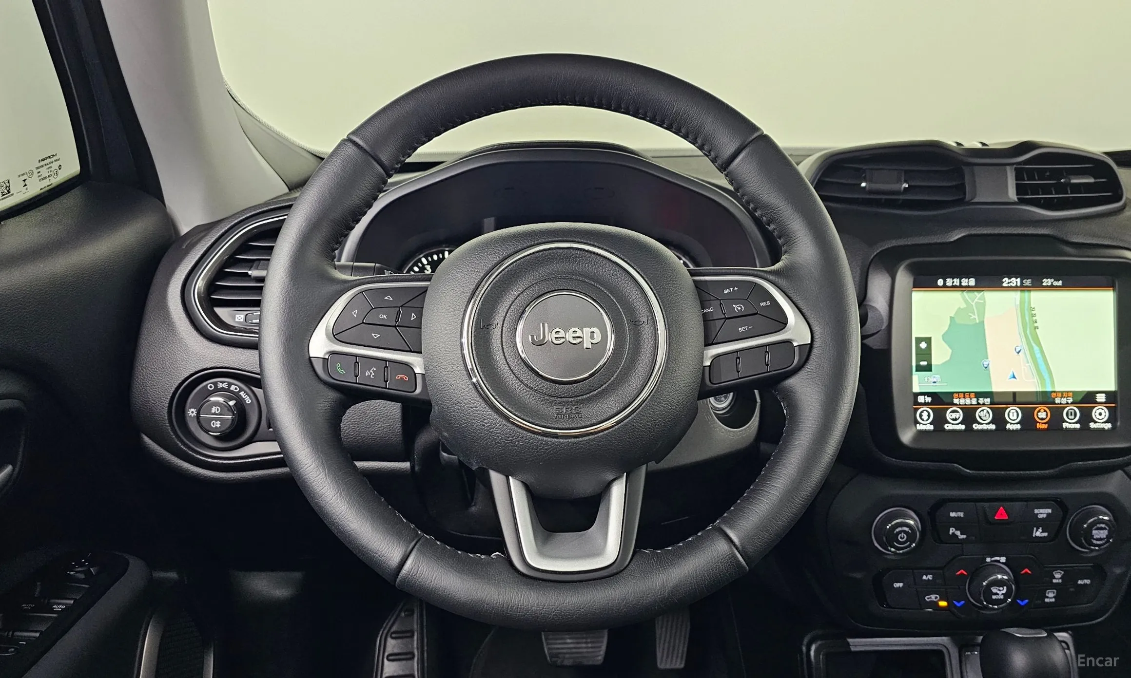 Jeep Renegade превью 13