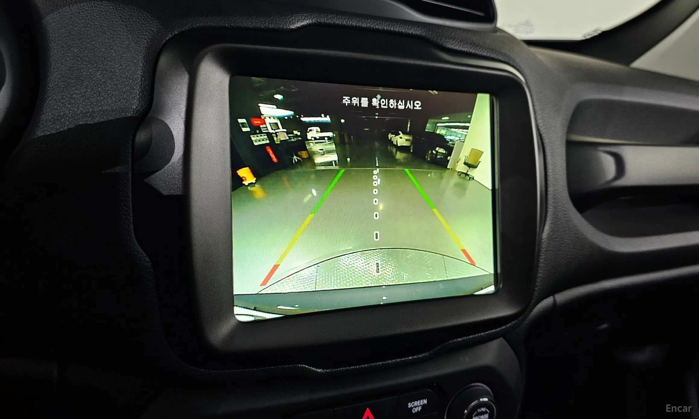 Jeep Renegade превью 14
