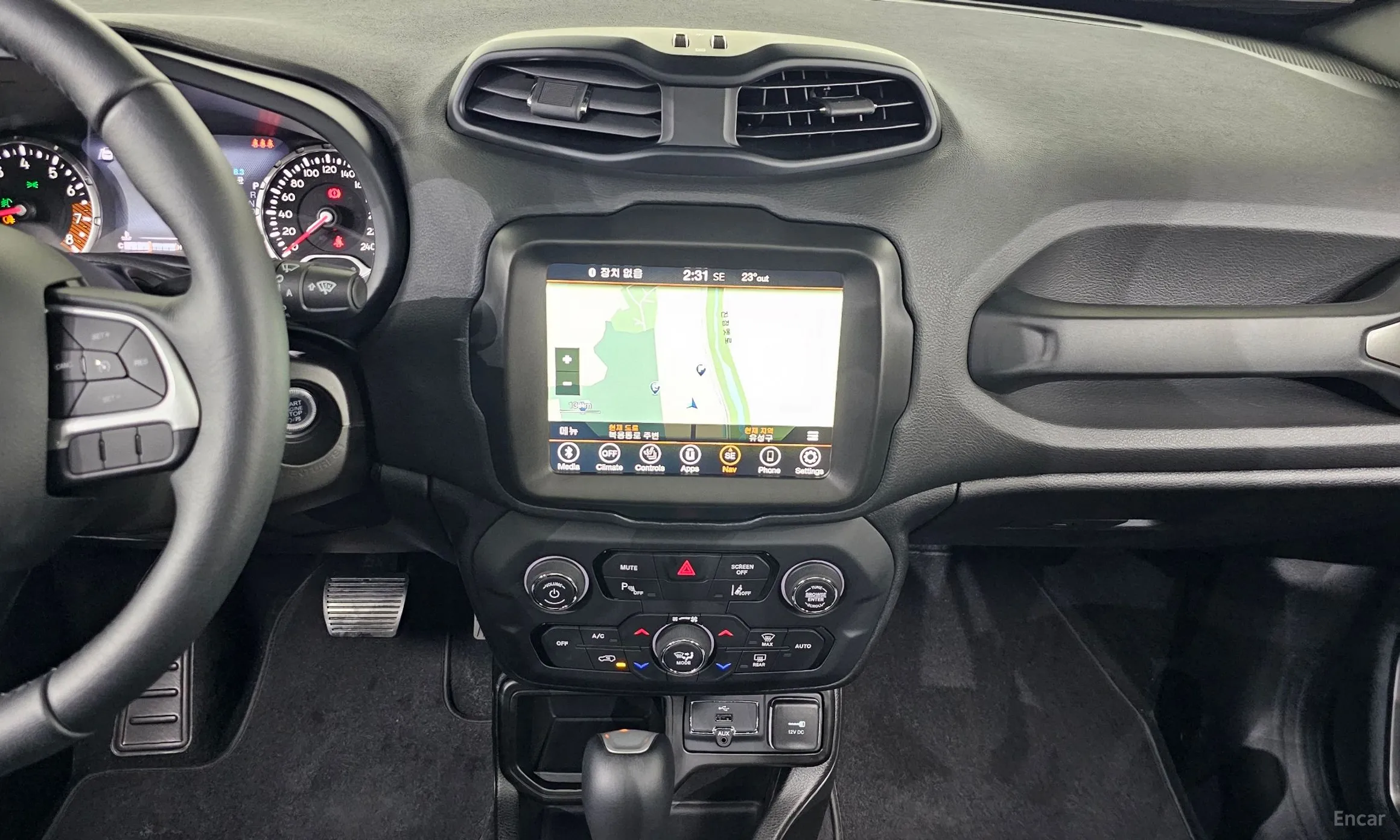 Jeep Renegade превью 17