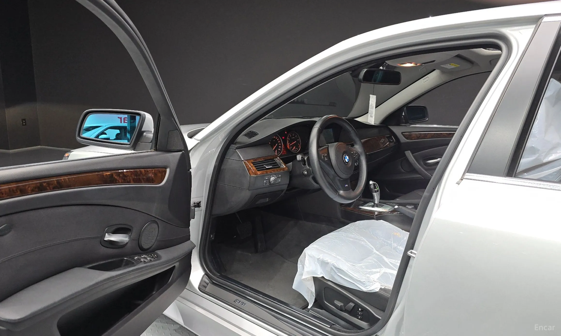 BMW 5 Series (E60) превью 10