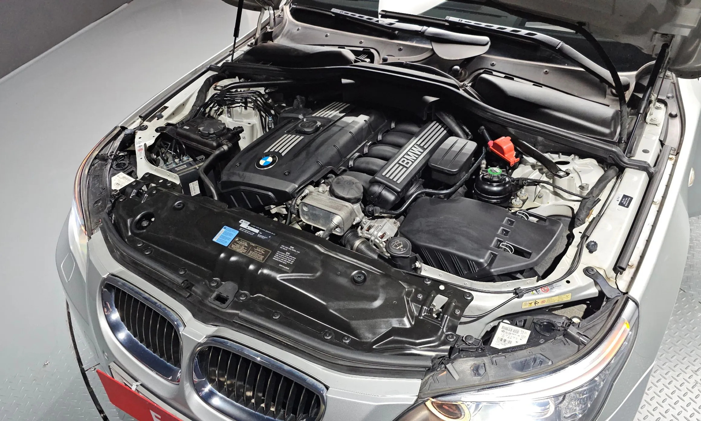 BMW 5 Series (E60) превью 6