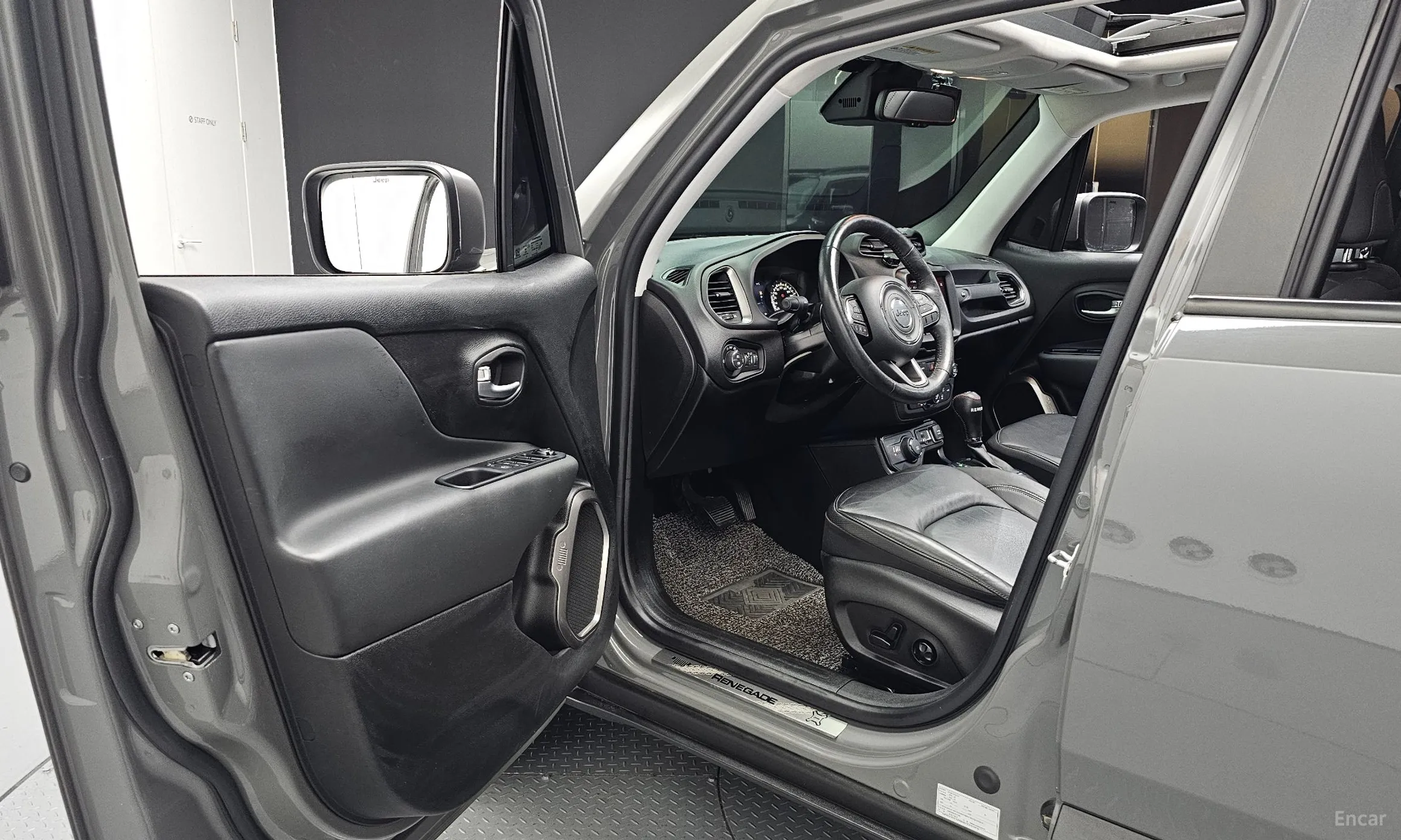Jeep Renegade превью 10
