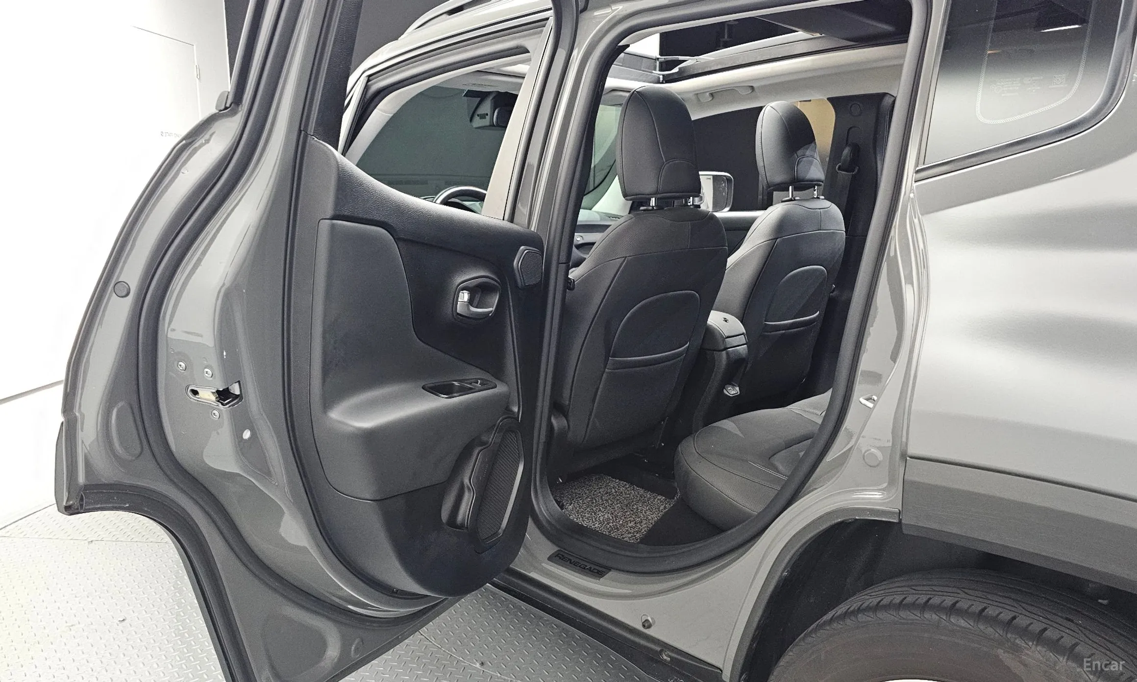 Jeep Renegade превью 12