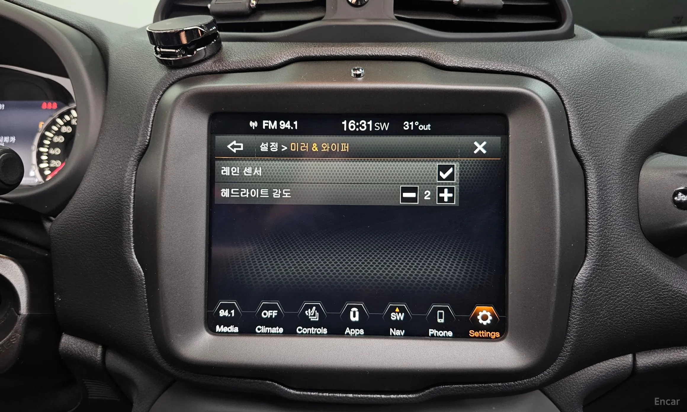 Jeep Renegade превью 16