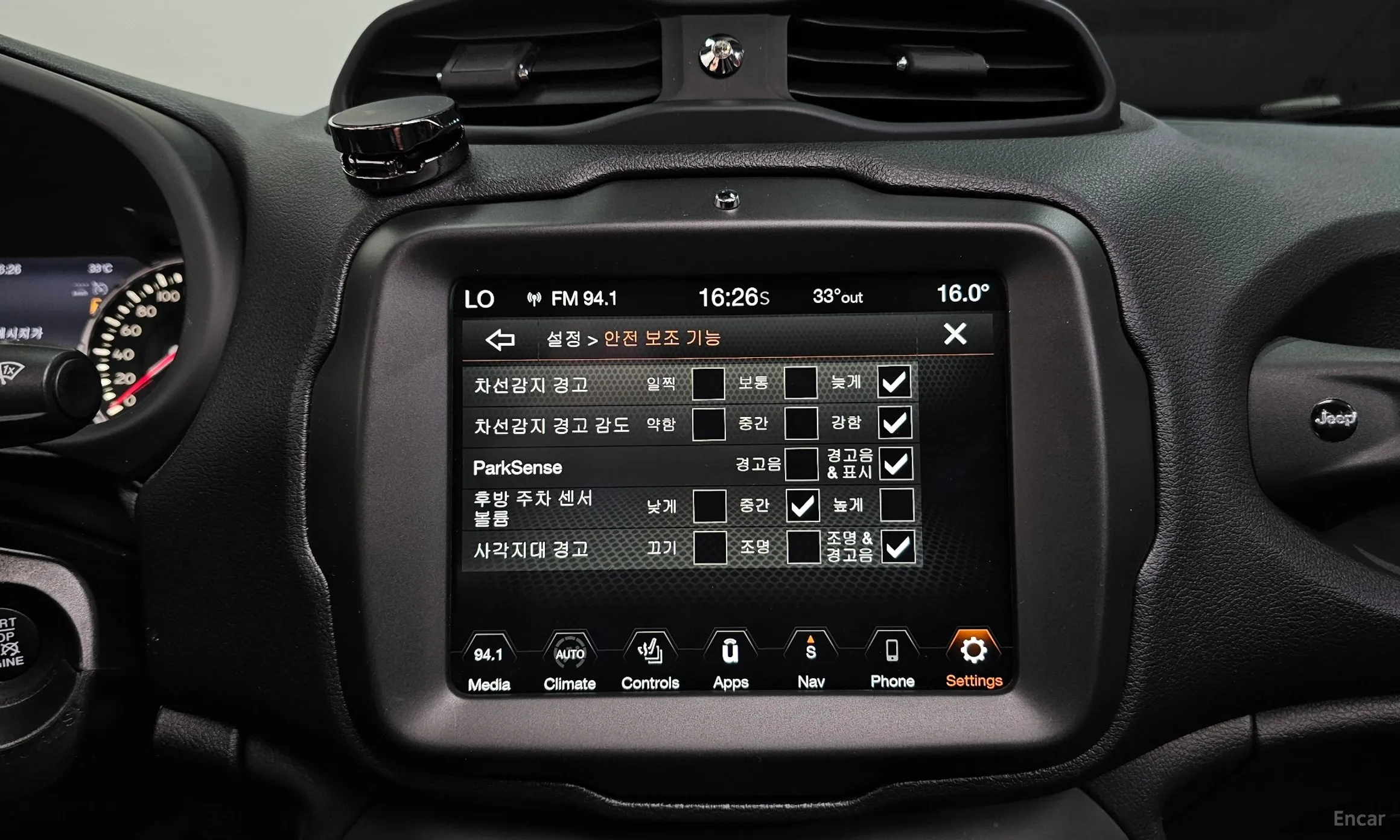 Jeep Renegade превью 17