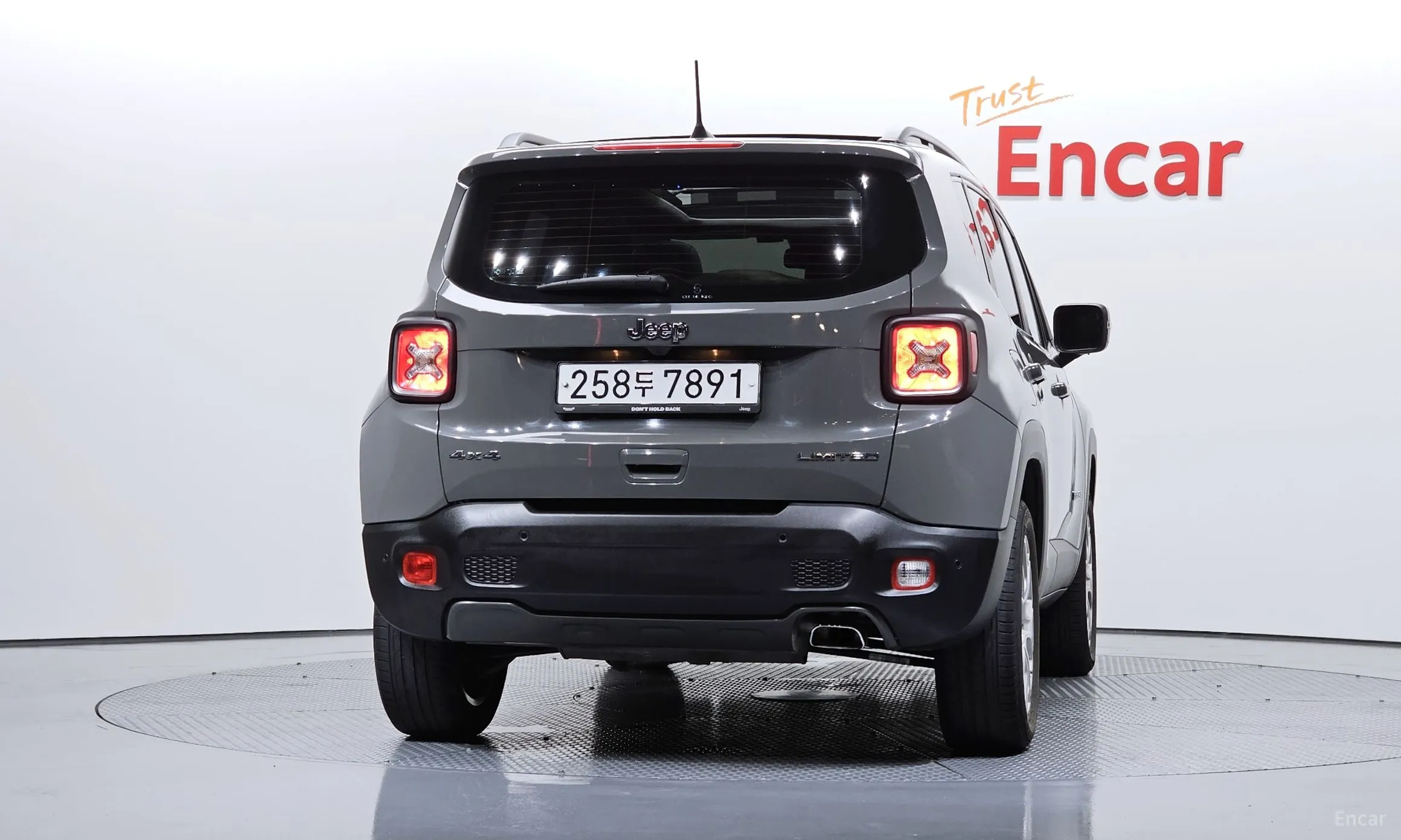 Jeep Renegade превью 4