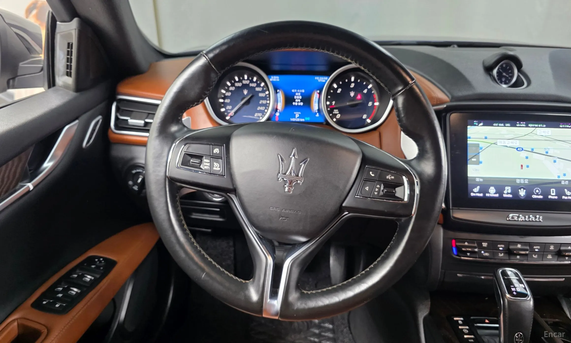 Maserati Ghibli превью 13