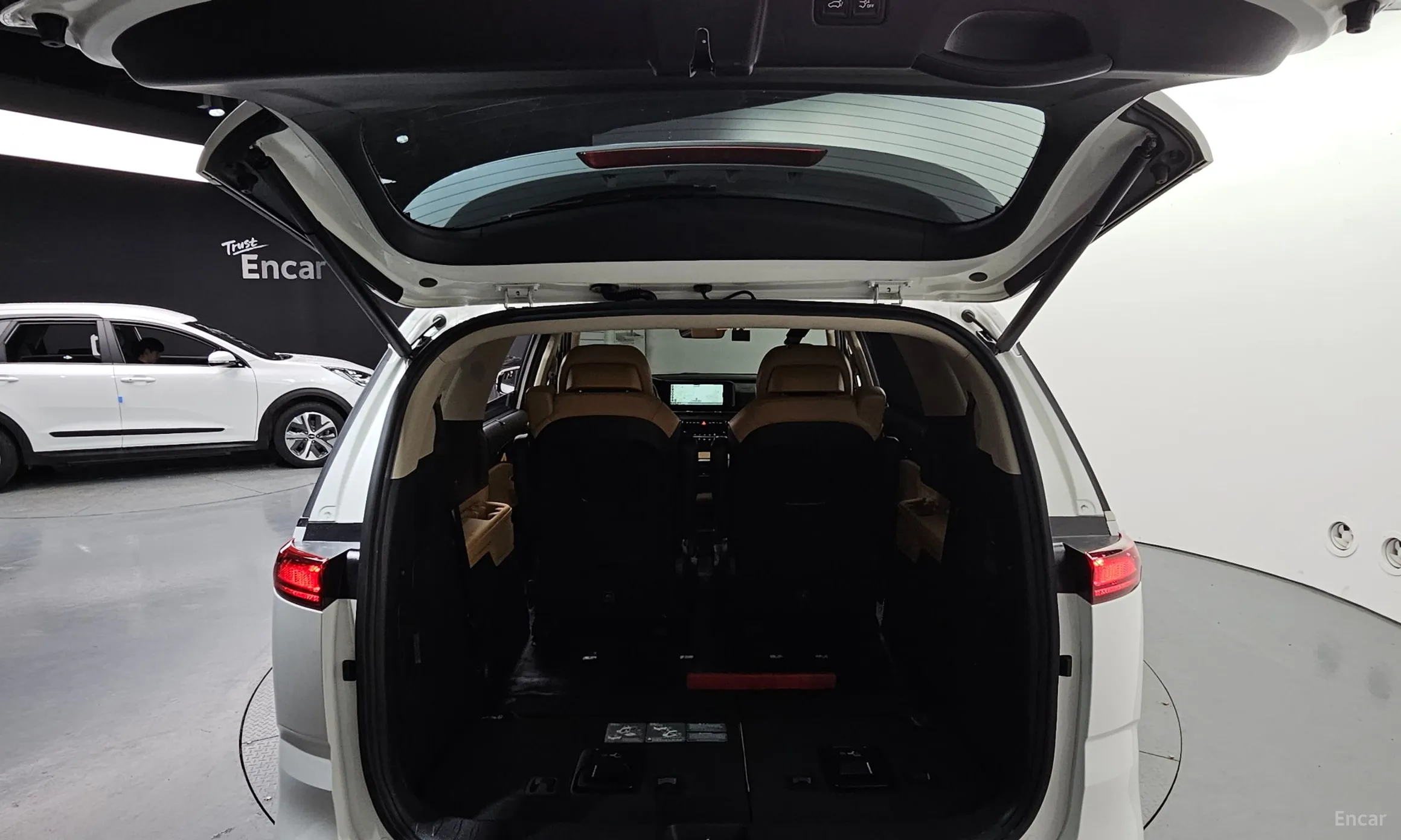 Kia Carnival Gen 4 превью 20