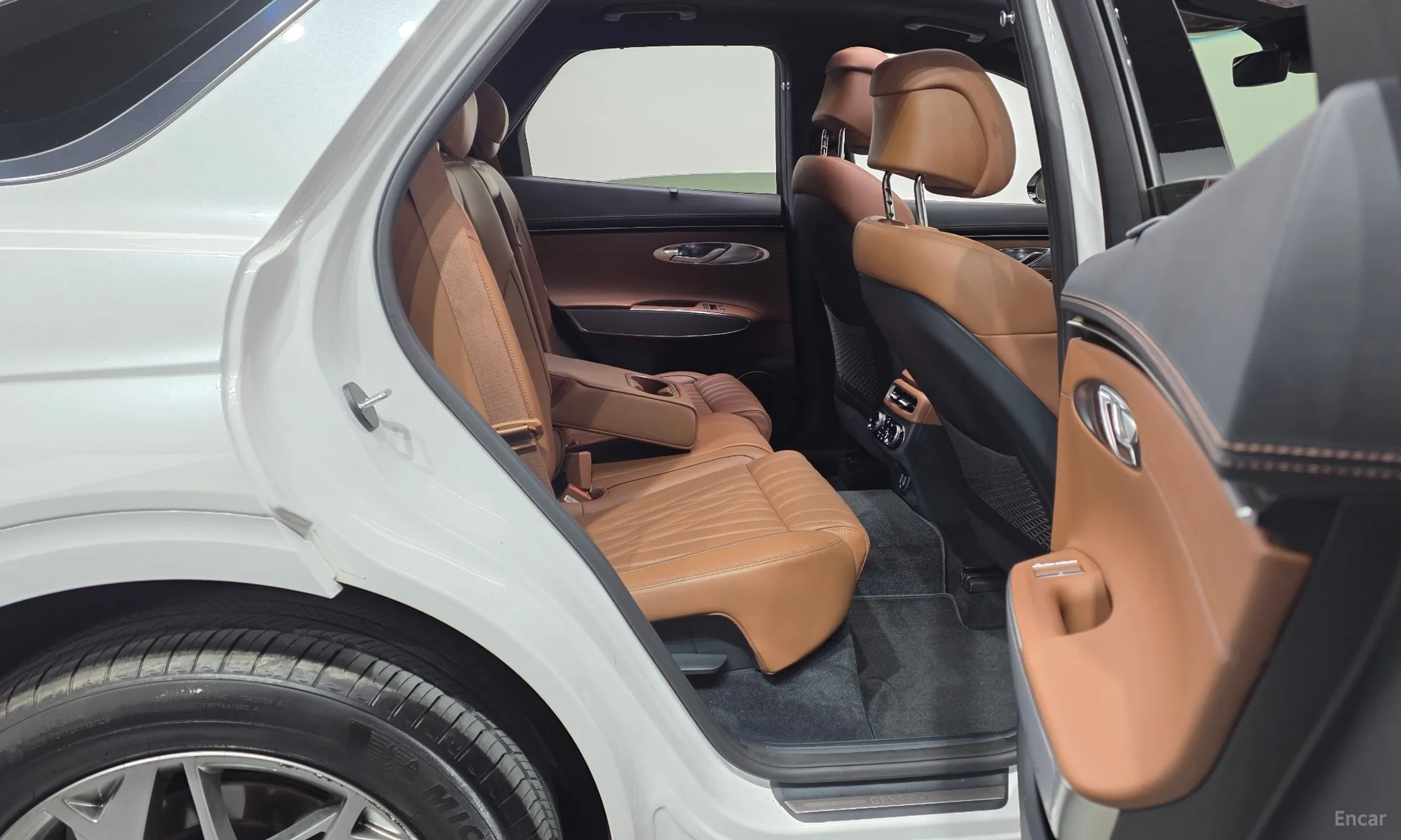Genesis GV70 превью 11