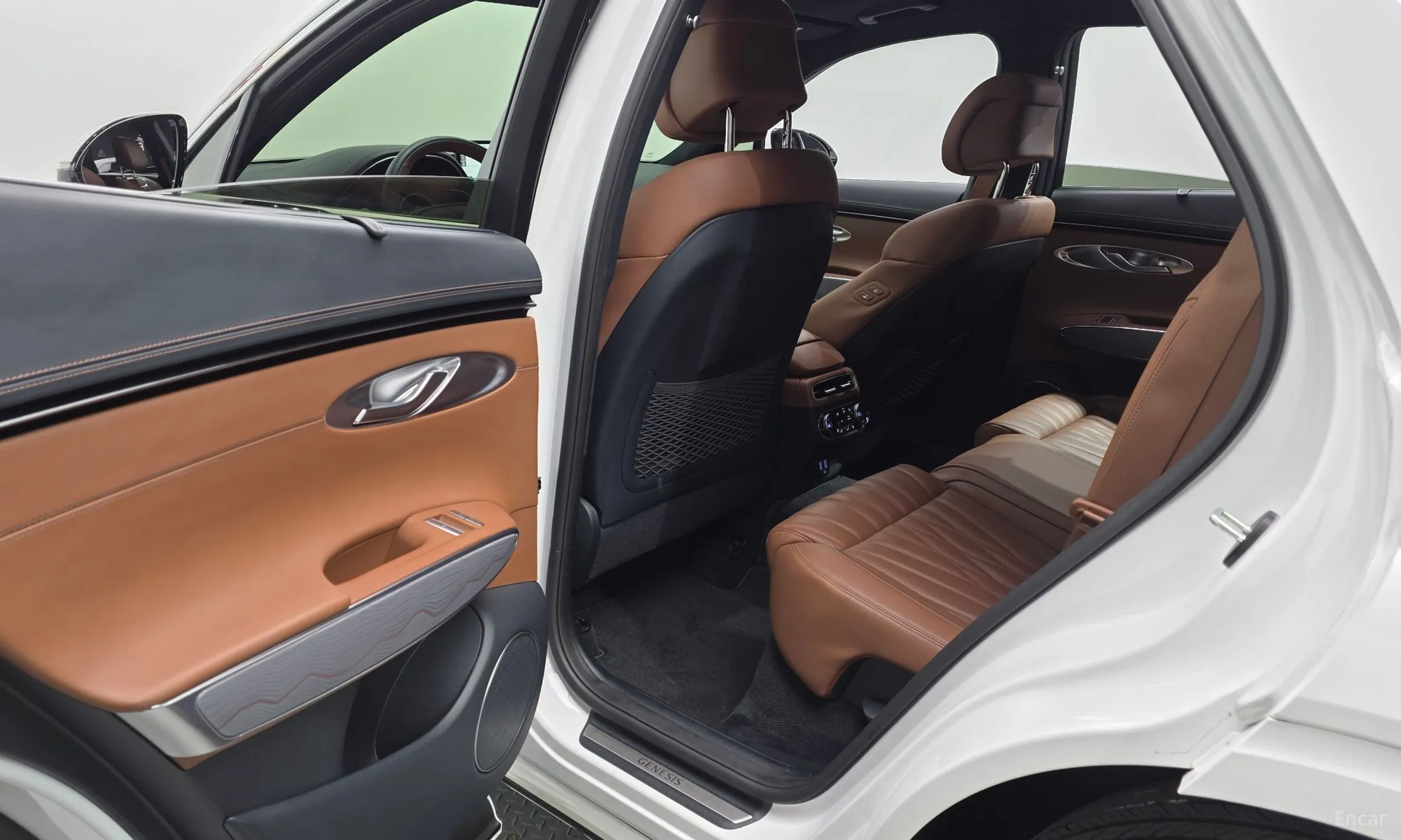 Genesis GV70 превью 12