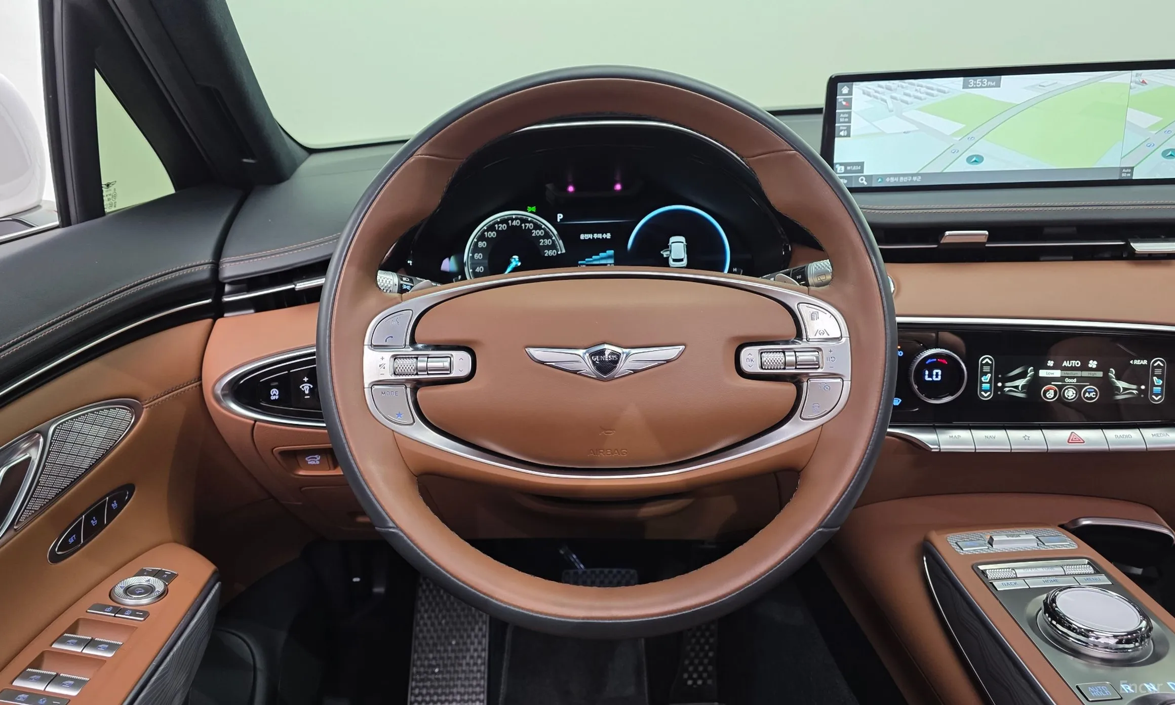 Genesis GV70 превью 14