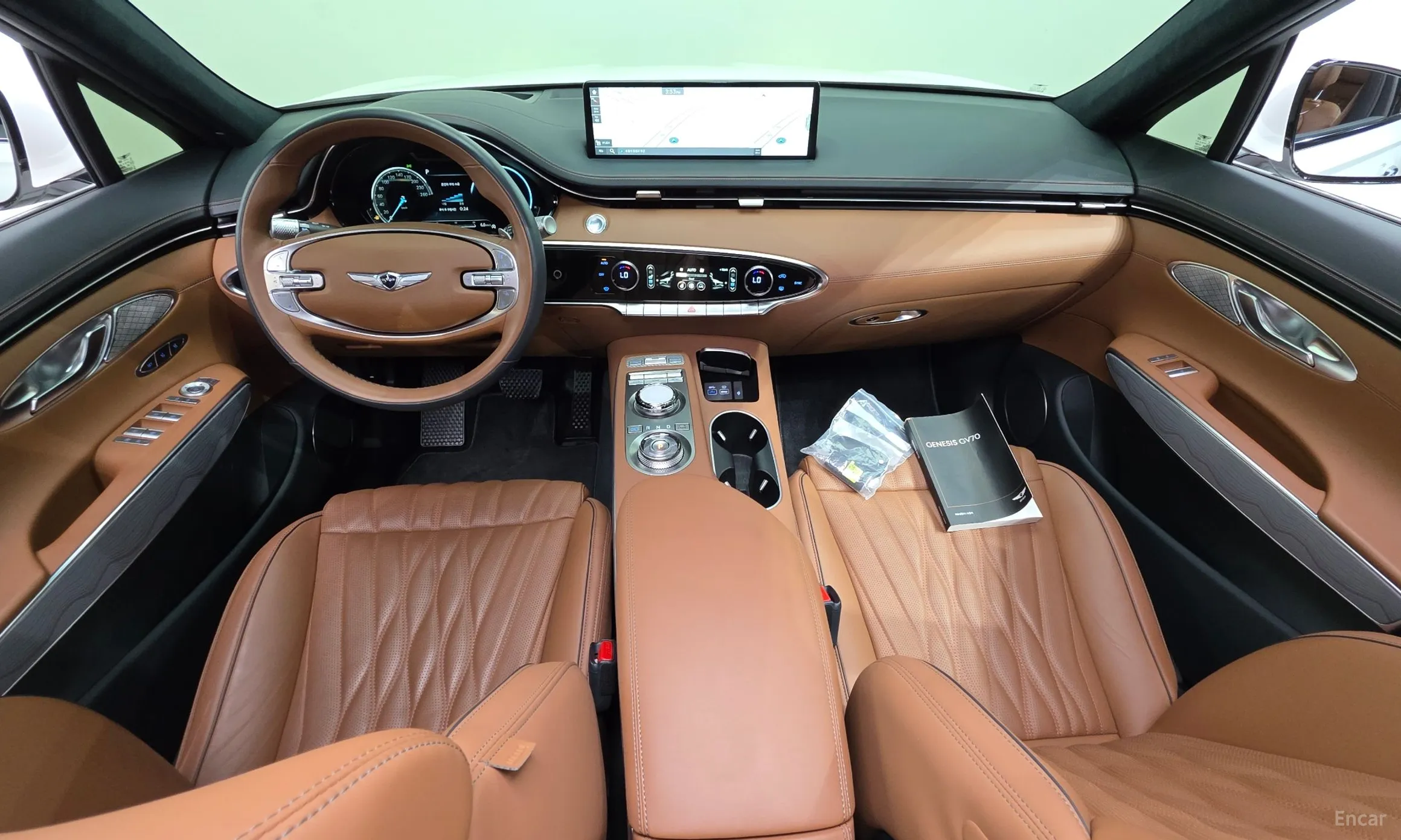Genesis GV70 превью 7