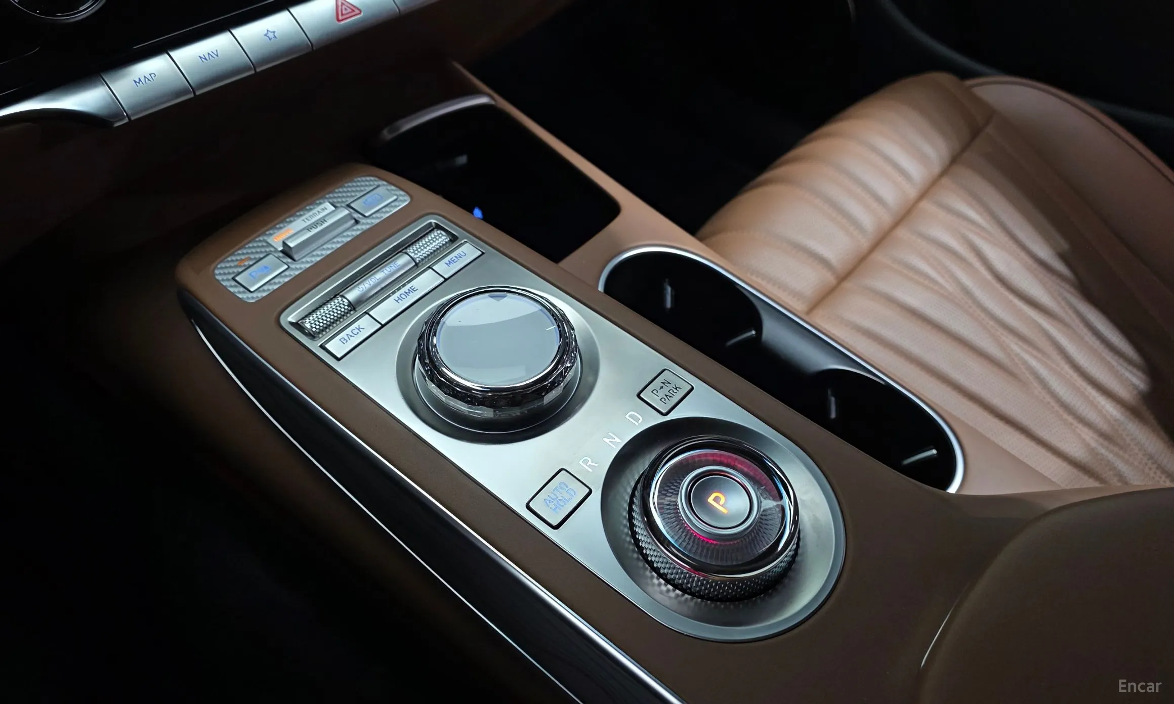 Genesis GV70 превью 9
