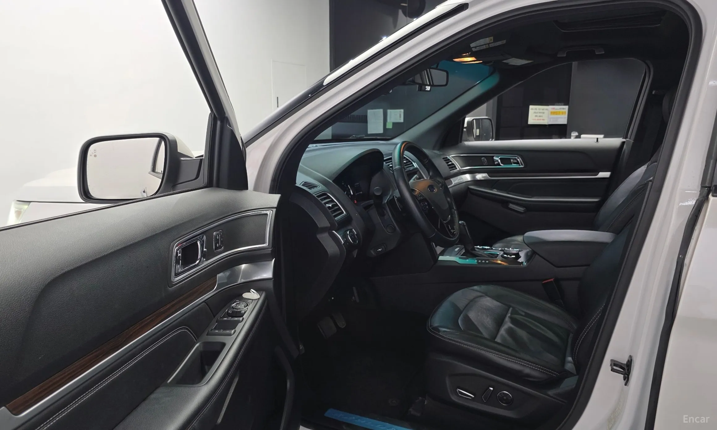 Ford Explorer превью 10