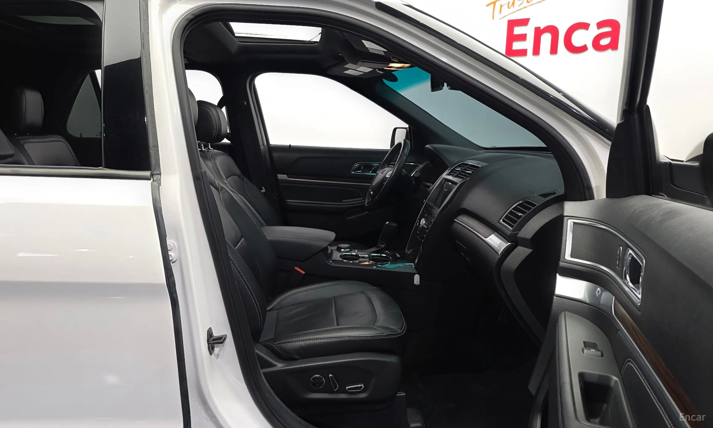 Ford Explorer превью 12