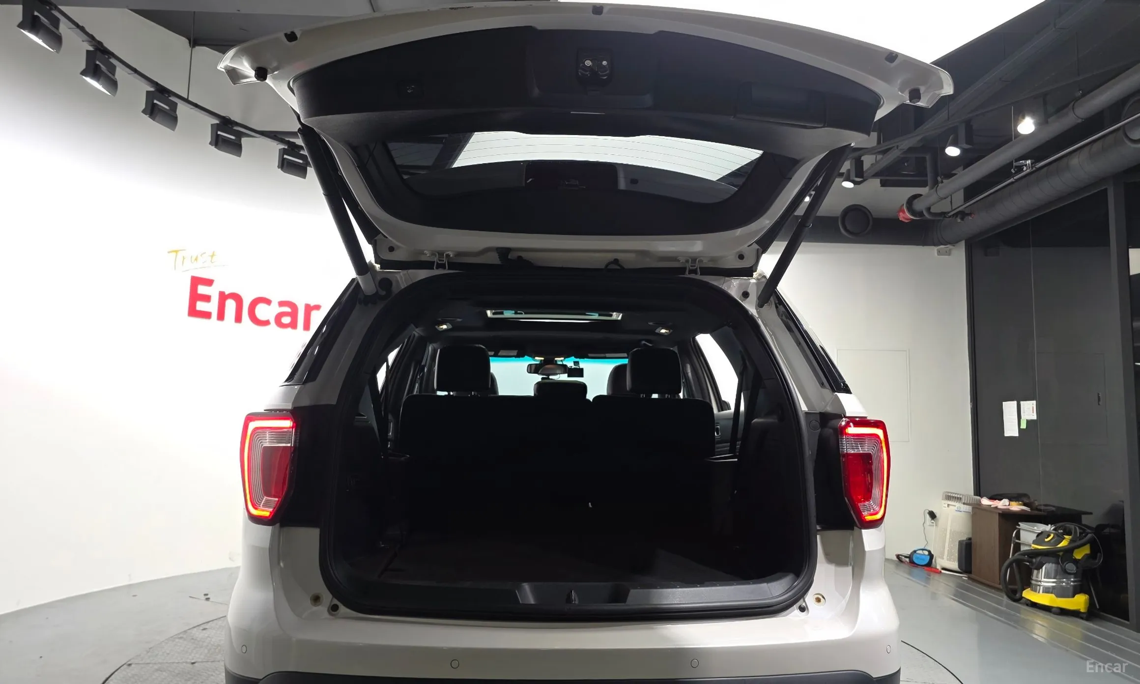 Ford Explorer превью 19