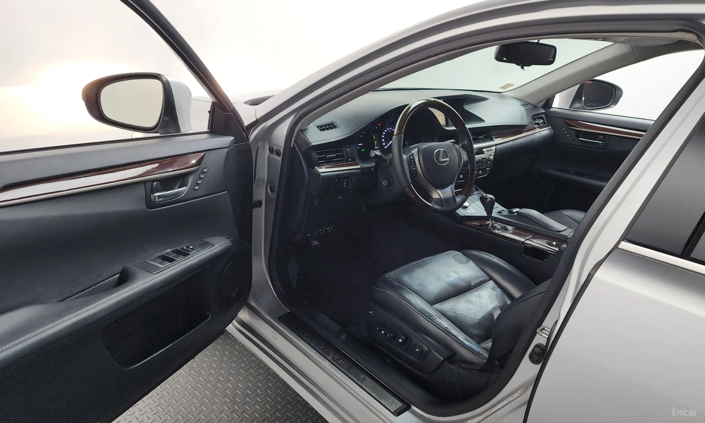 Lexus New ES300h превью 10