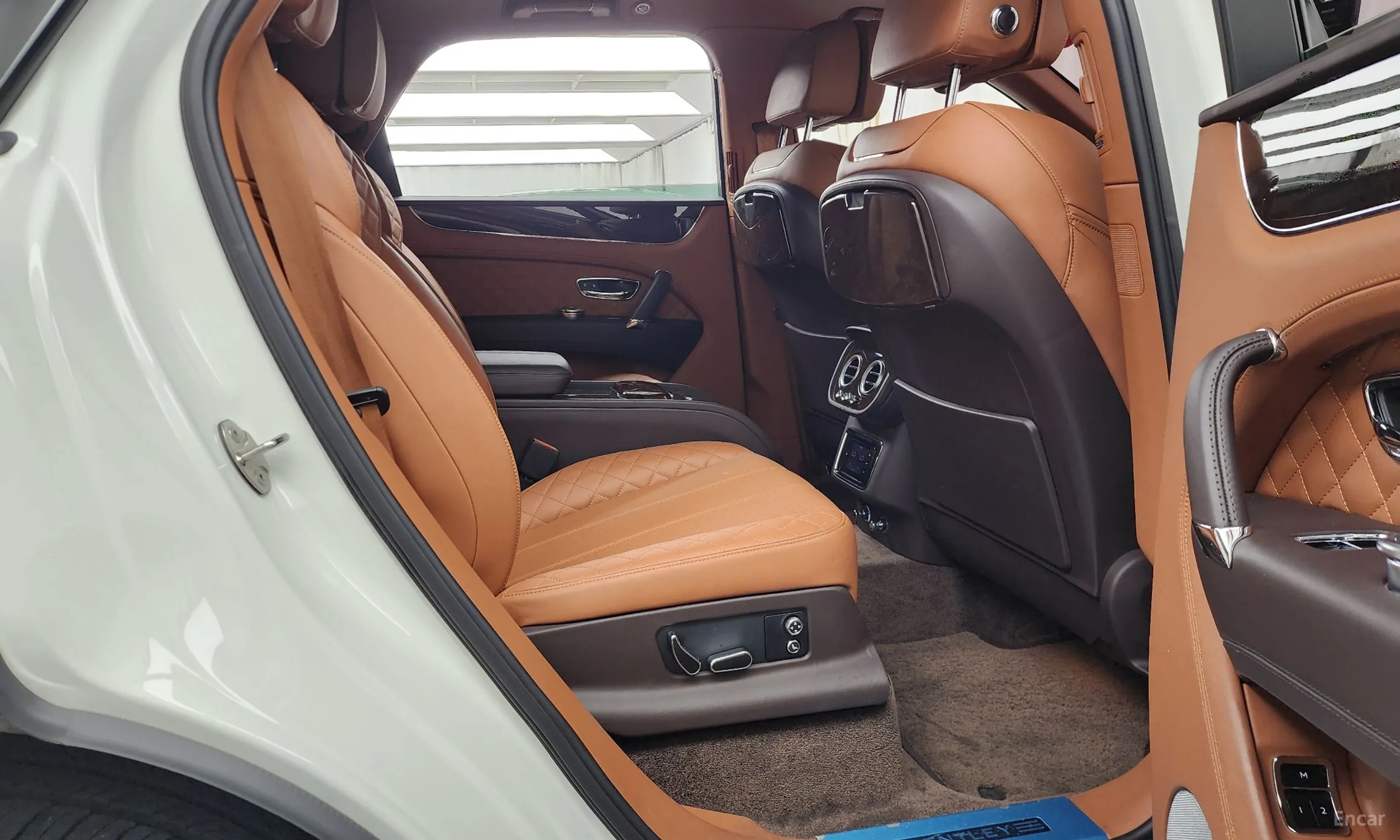Bentley Bentayga превью 12