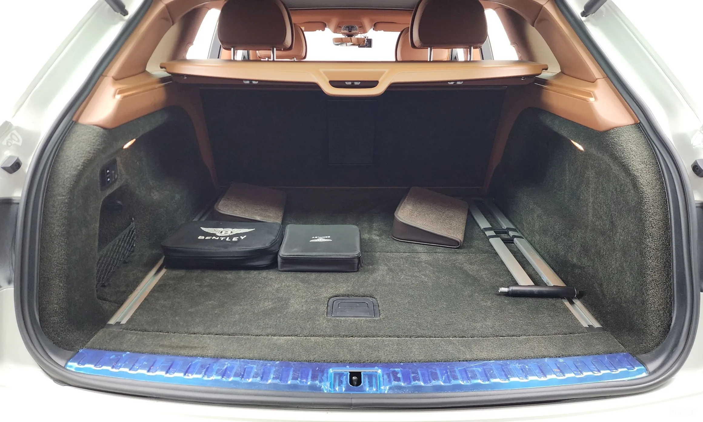 Bentley Bentayga превью 20
