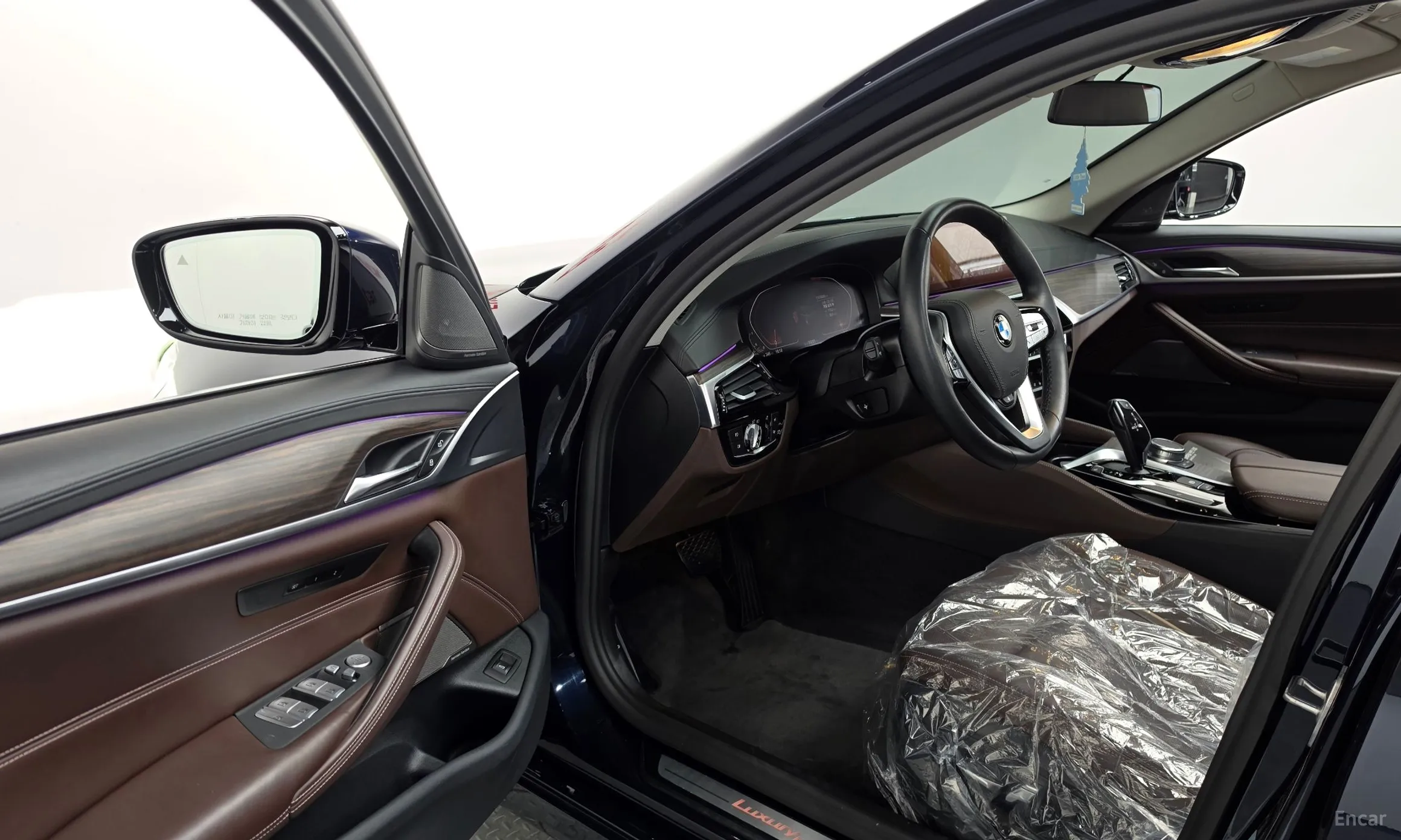 BMW 5 Series (G30) превью 9