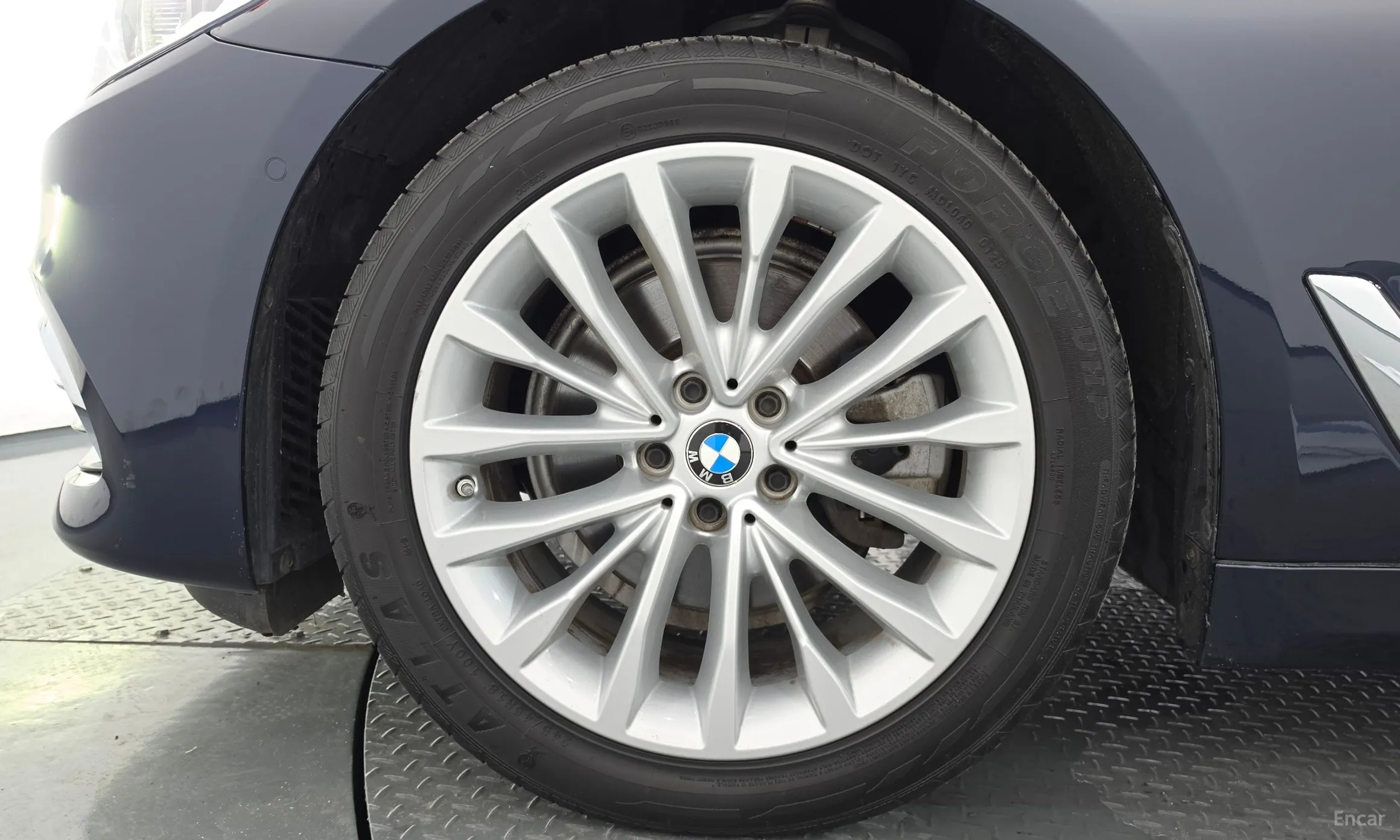 BMW 5 Series (G30) превью 4