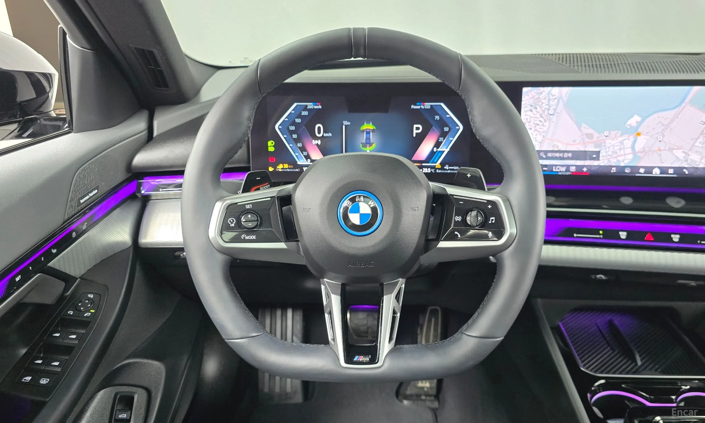 BMW 5 Series (G60) превью 12