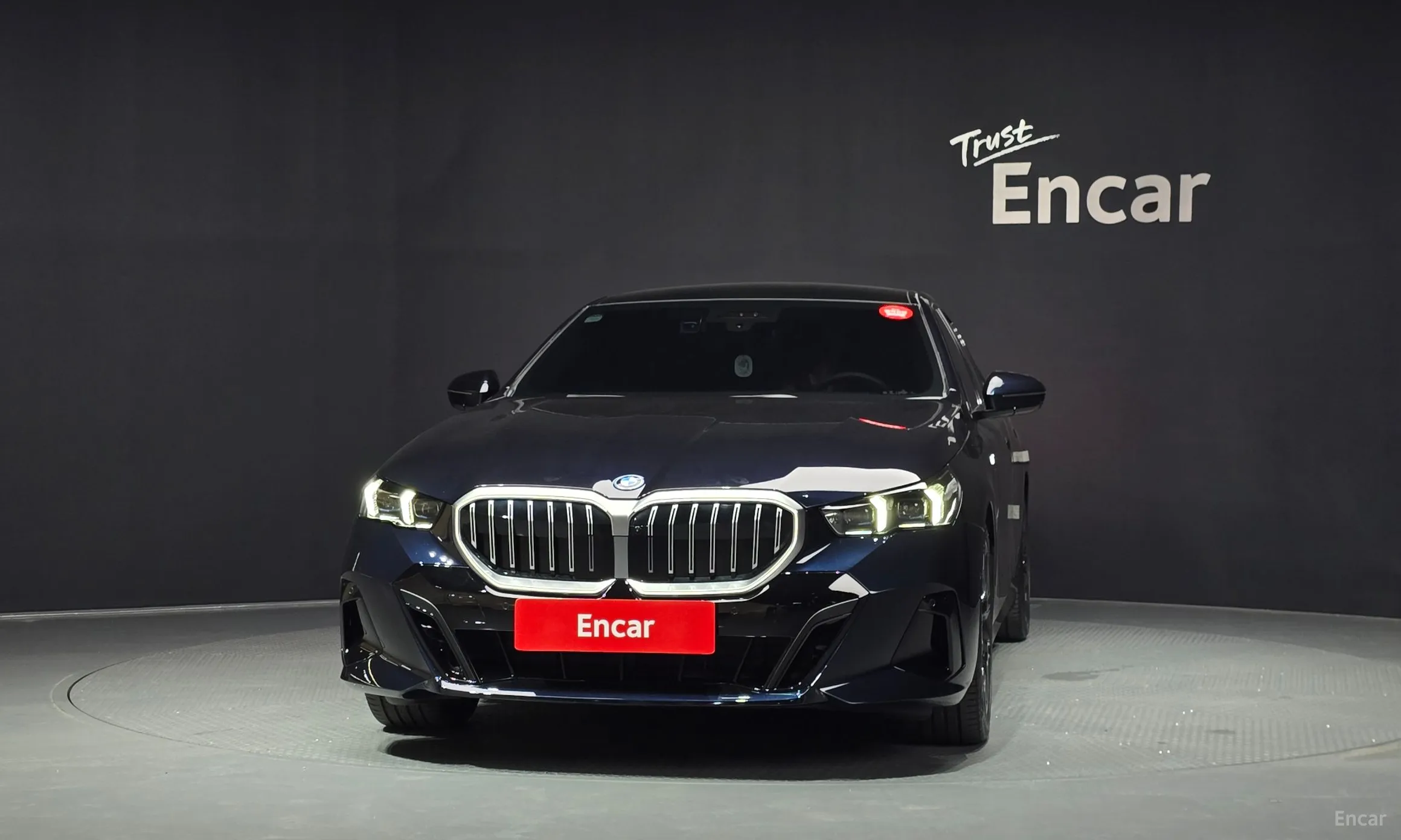 BMW 5 Series (G60) превью 3