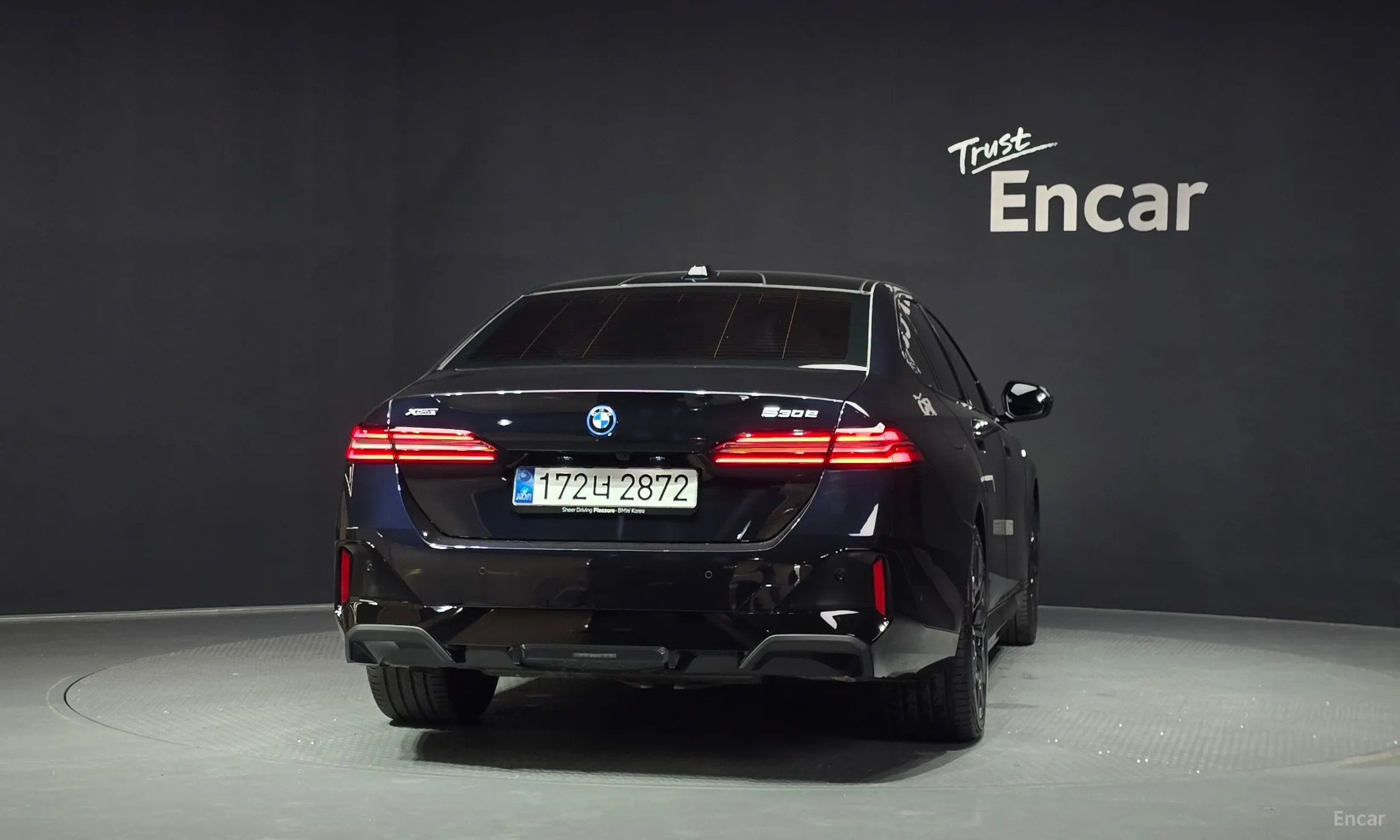 BMW 5 Series (G60) превью 4
