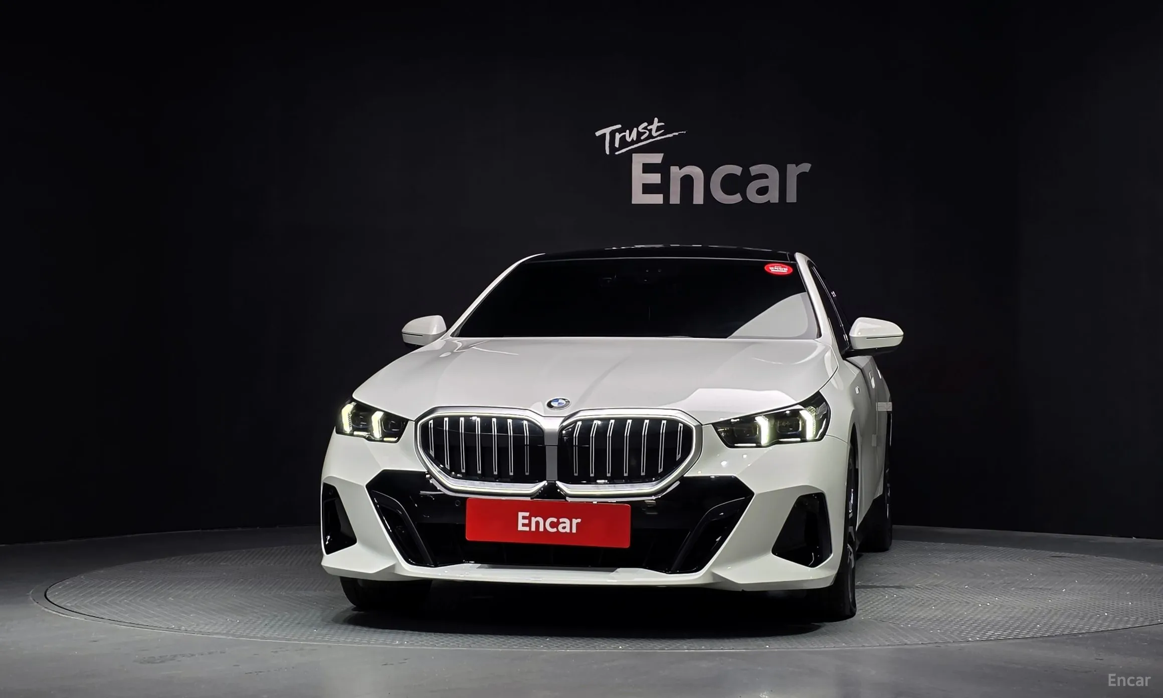 BMW 5 Series (G60) превью 3