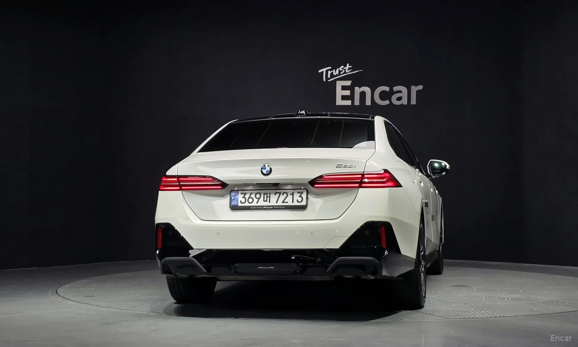 BMW 5 Series (G60) превью 4