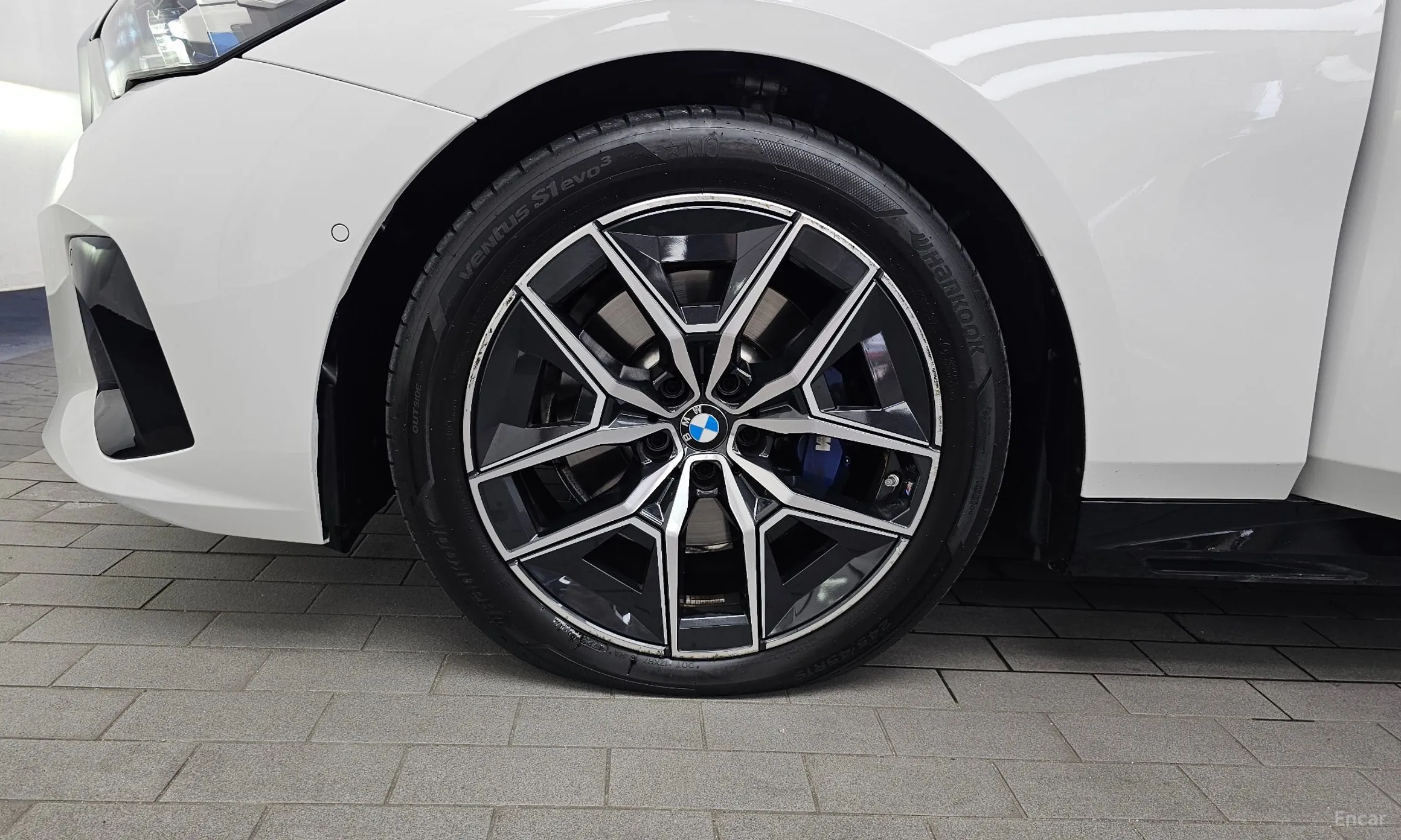 BMW 5 Series (G60) превью 5