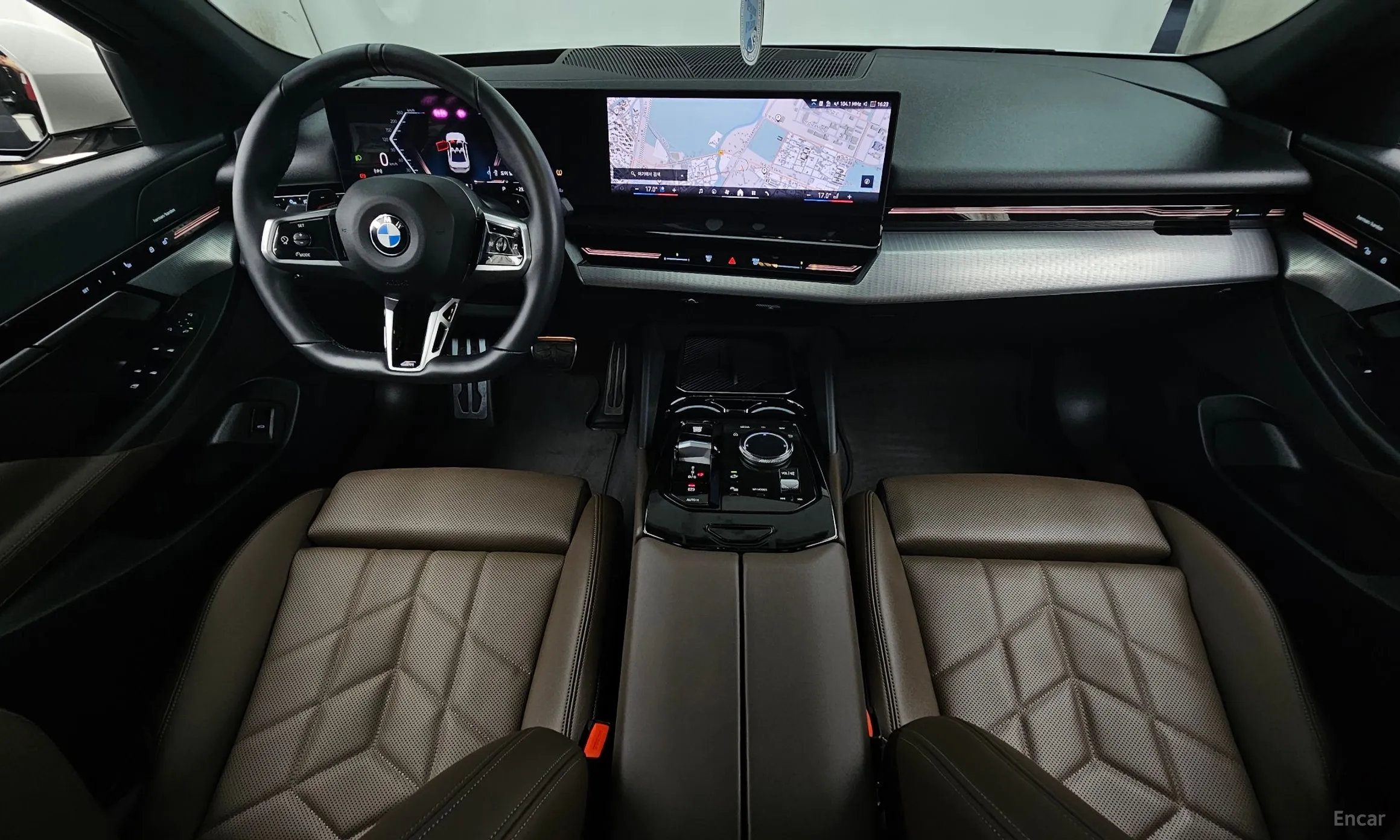 BMW 5 Series (G60) превью 7