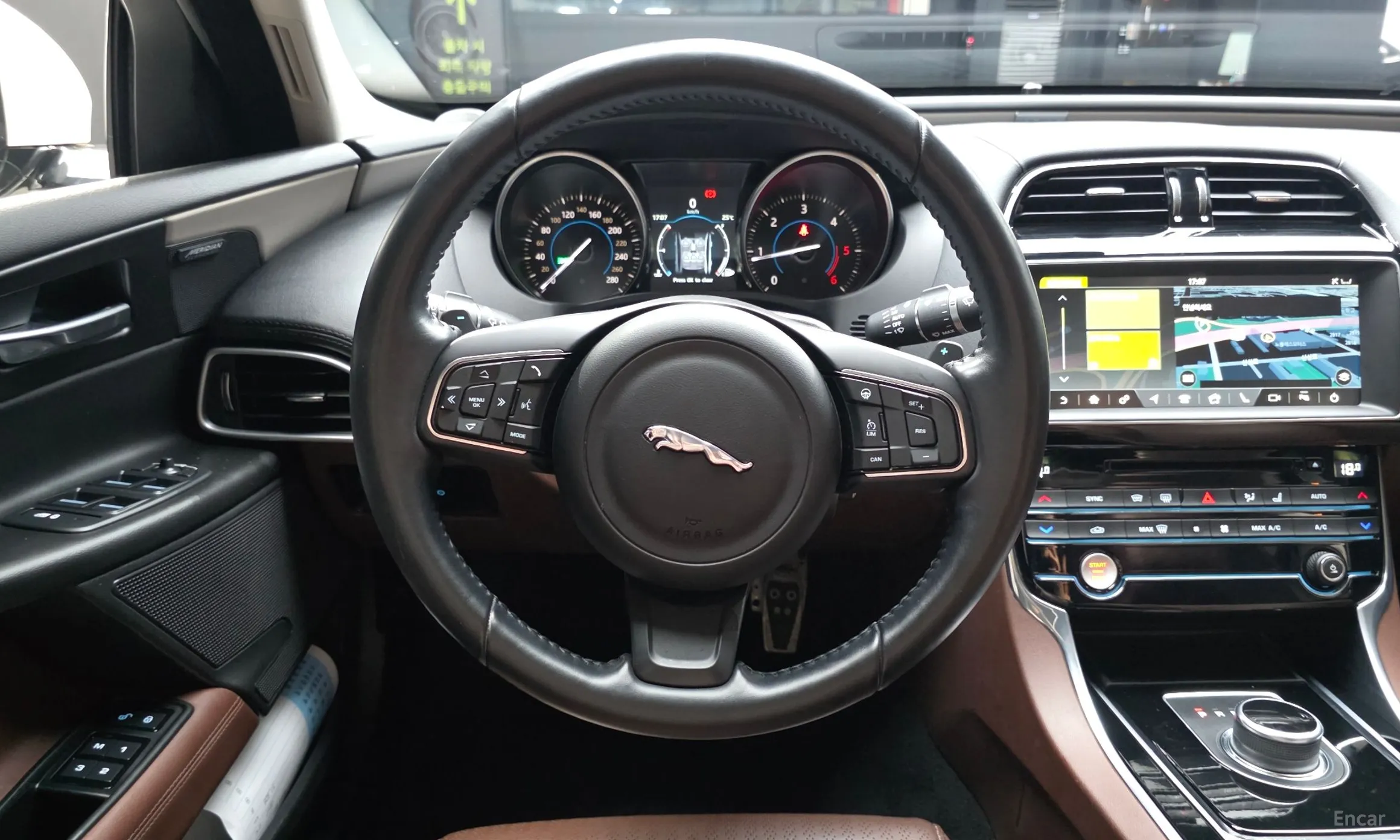 Jaguar XE превью 13