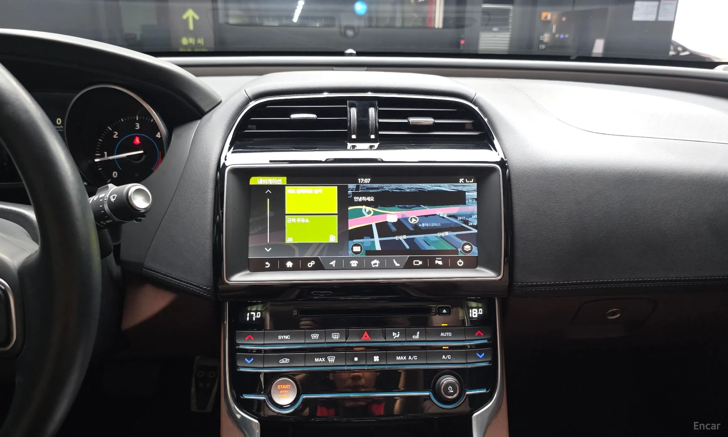 Jaguar XE превью 14