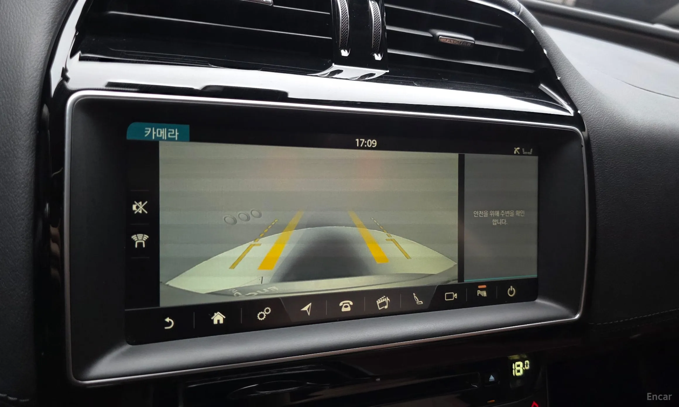 Jaguar XE превью 15