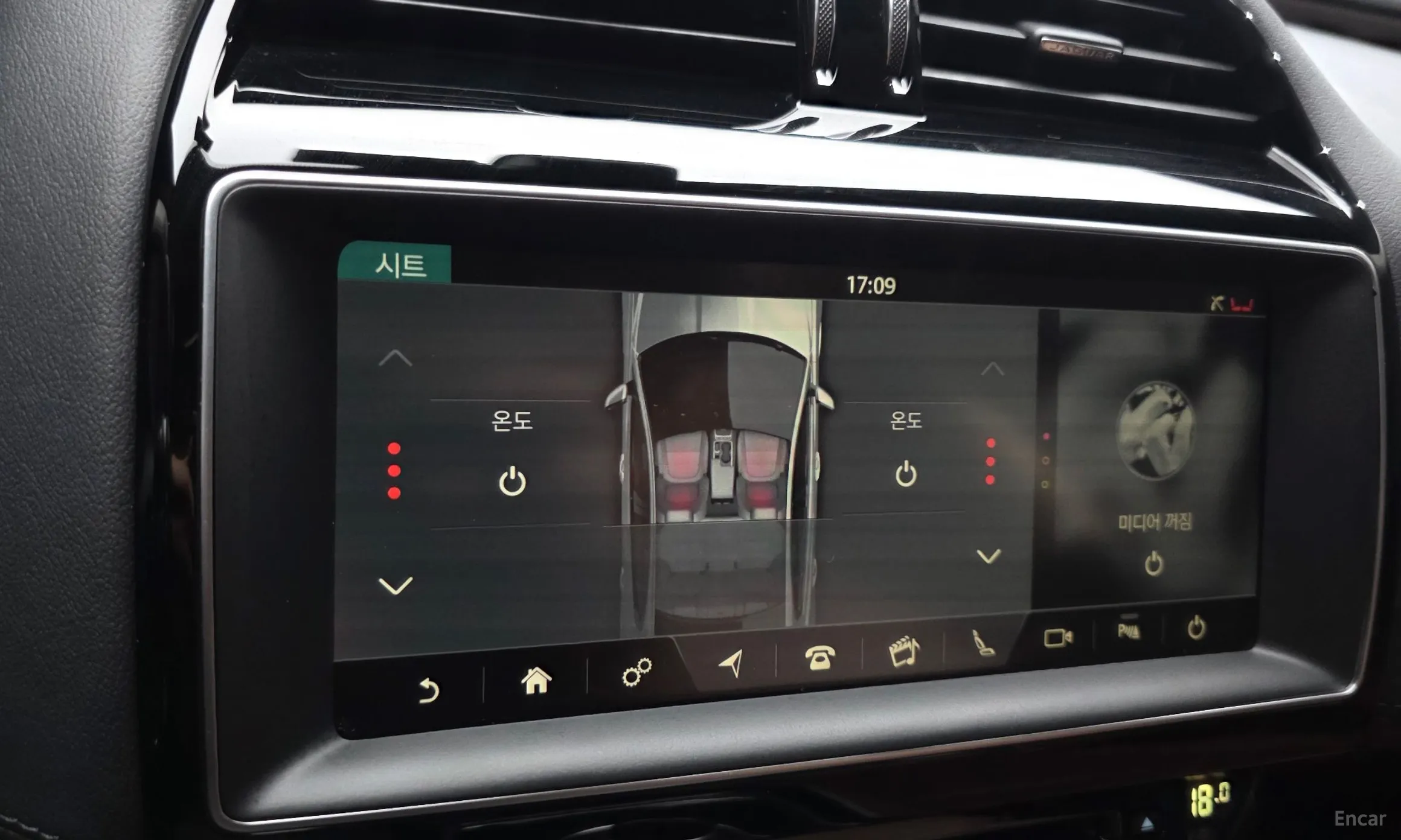 Jaguar XE превью 16