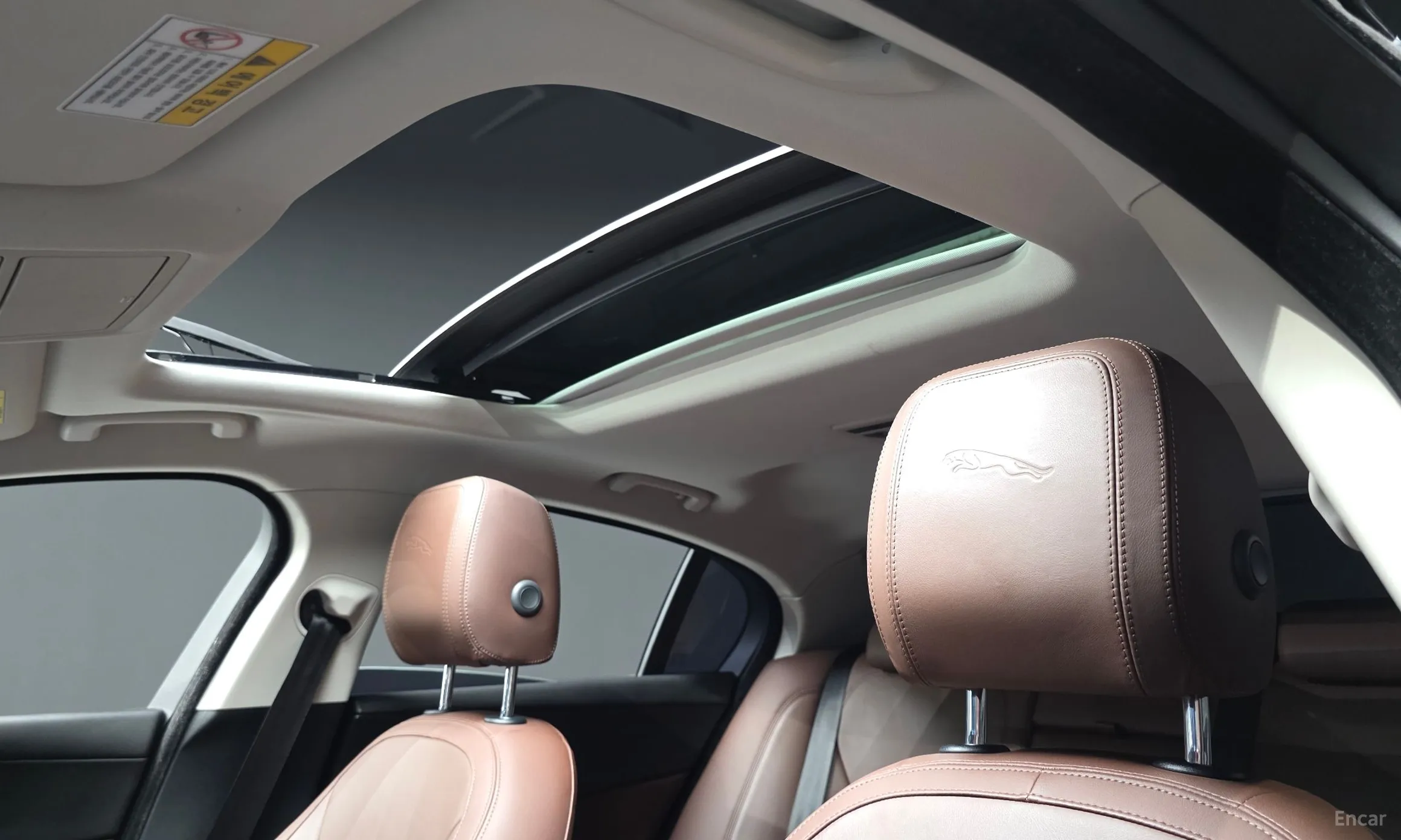 Jaguar XE превью 17